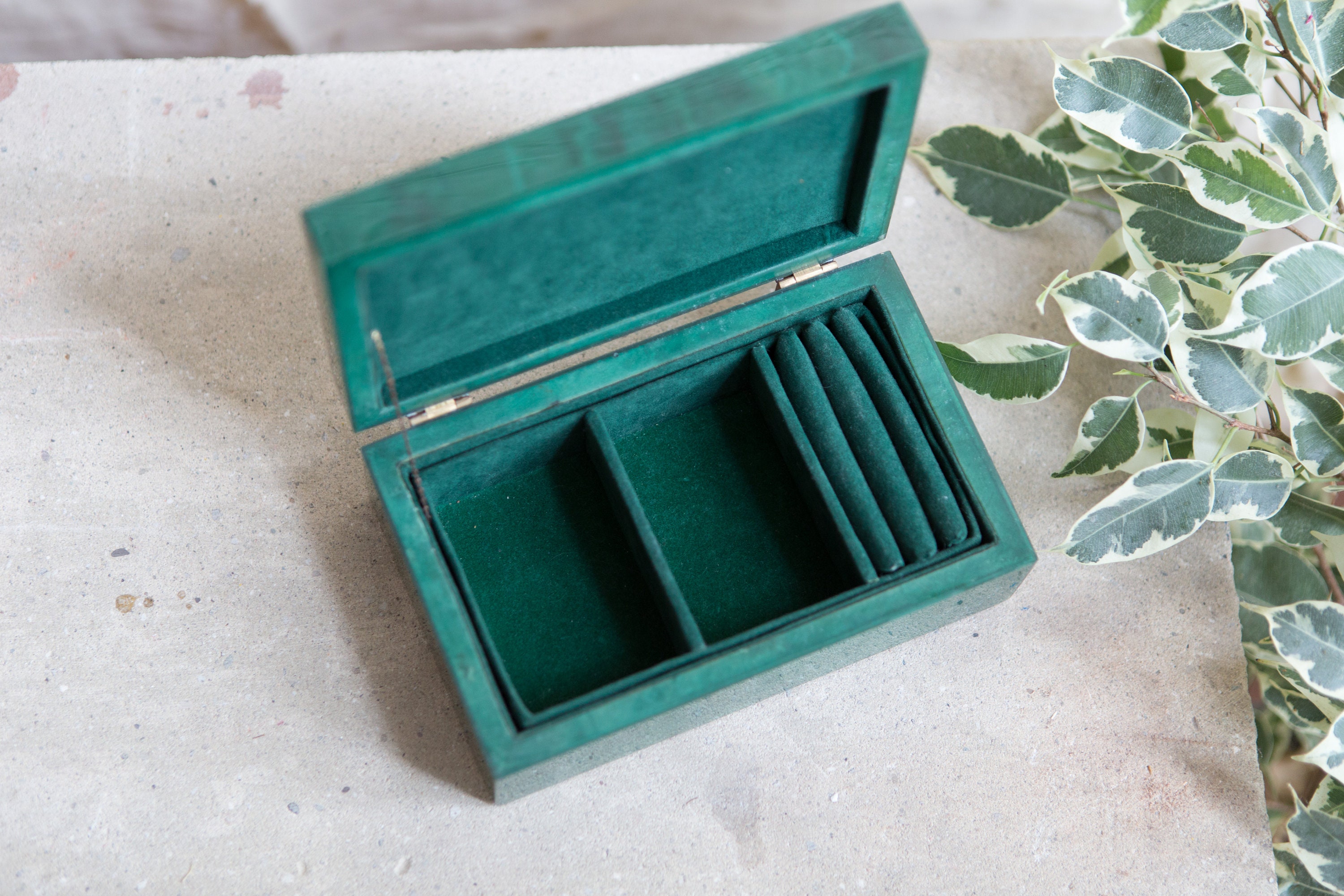 Green Jewelry Box 1980's Vintage Lily Flower Decorated Emerald