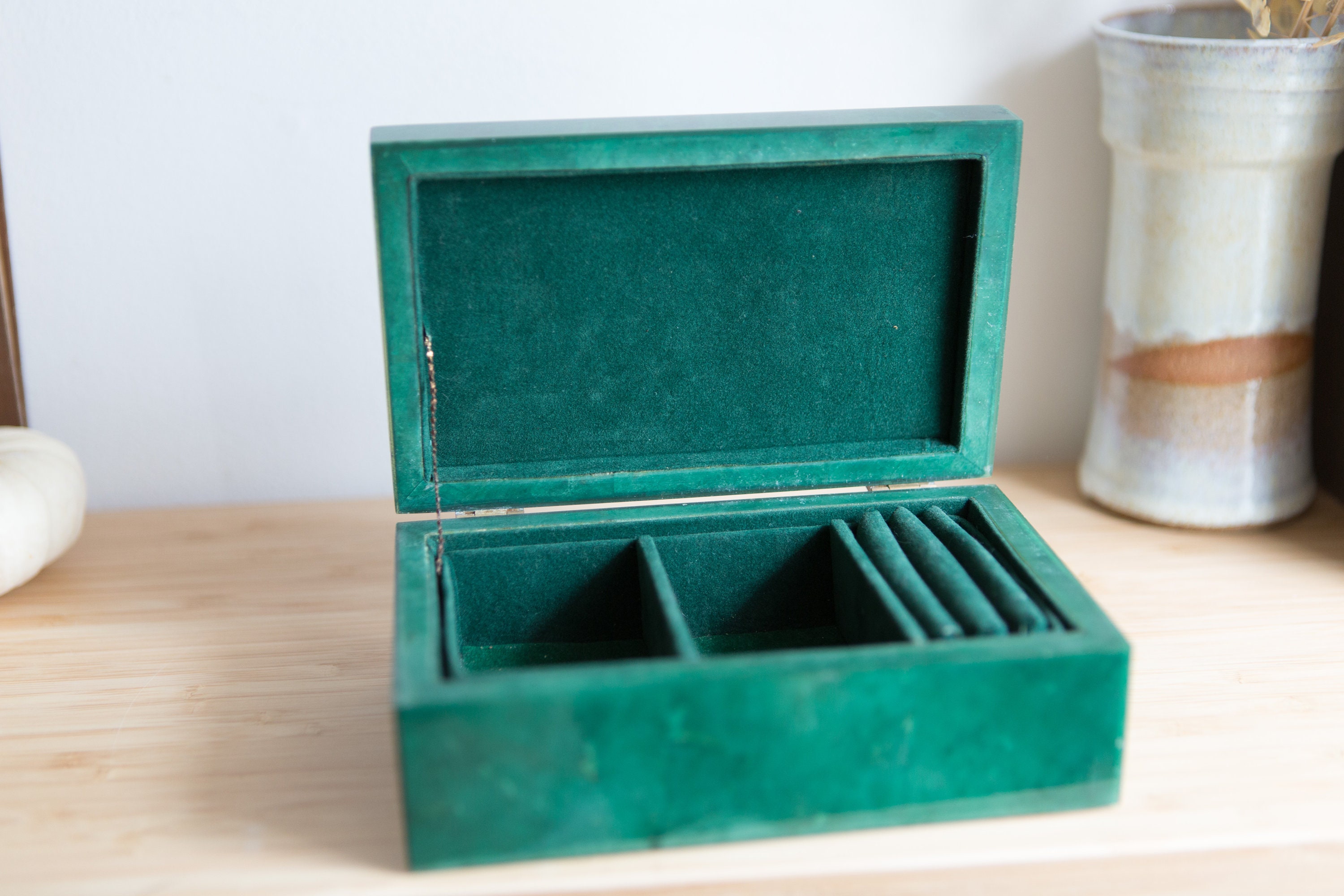 Green Jewelry Box 1980's Vintage Lily Flower Decorated Emerald