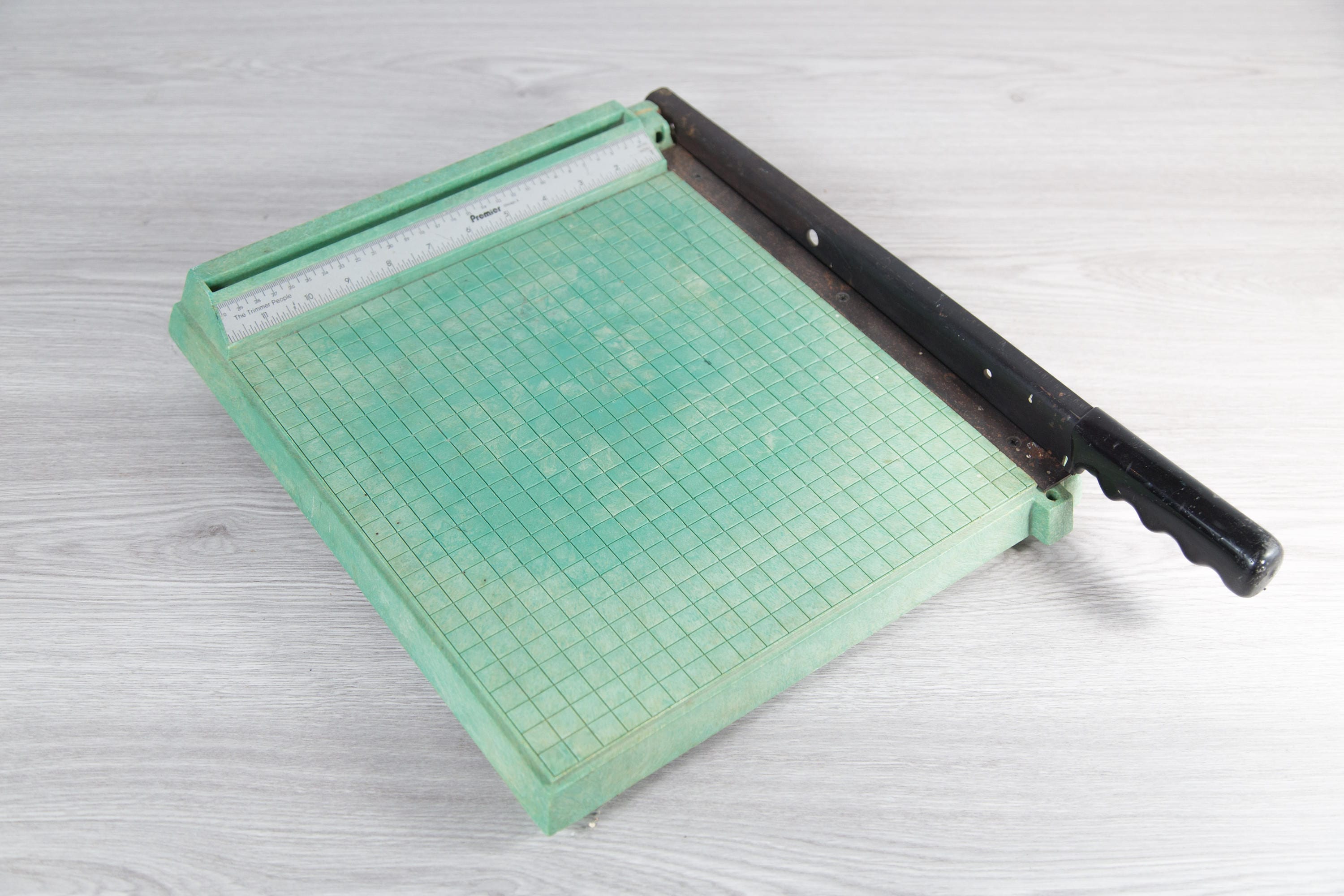 Vintage Green Paper Cutter 1980's Paper Slicer for Office, Classroom