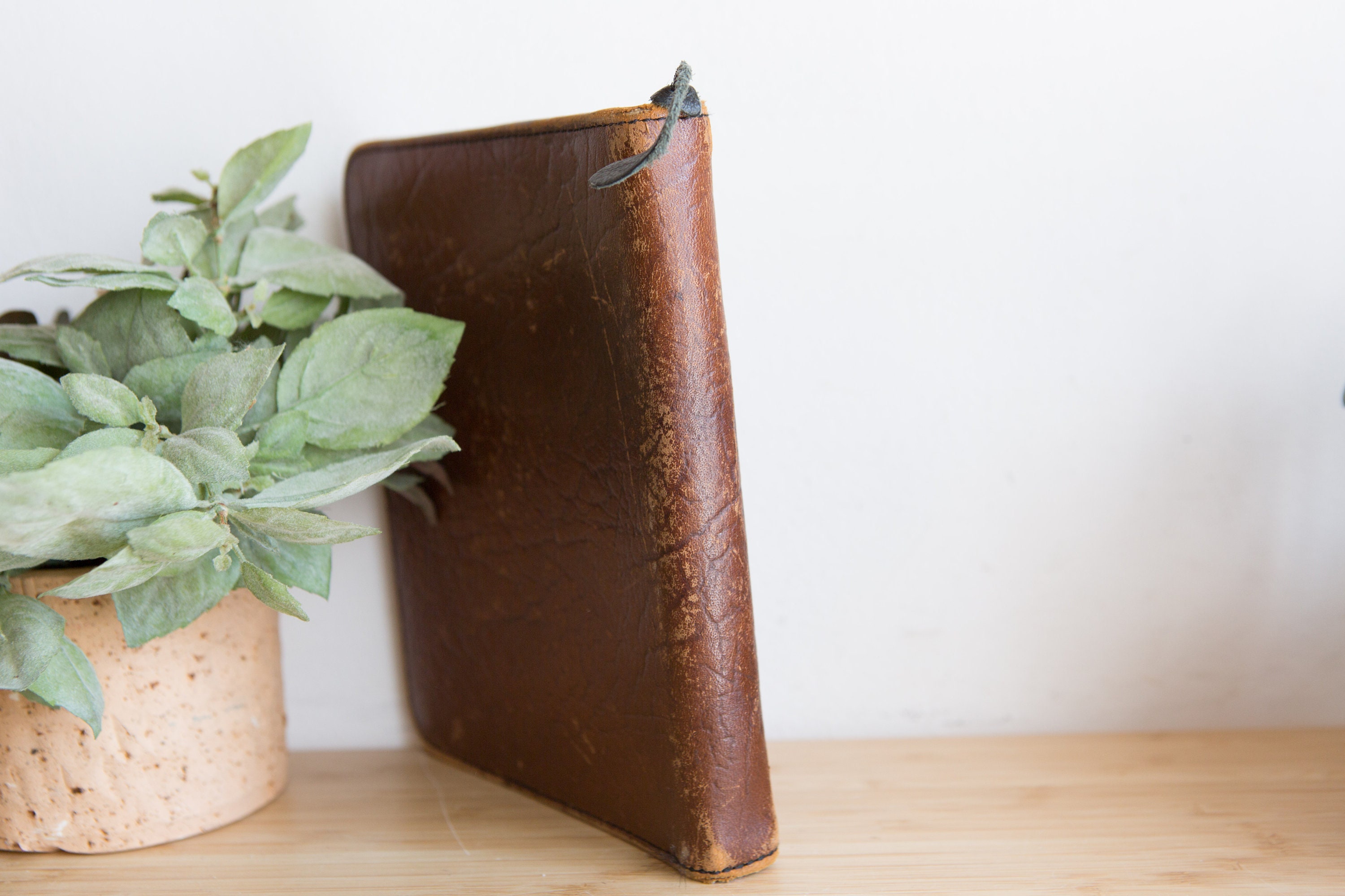 Leather Personal Organizer Leather Booklet Holder Sleeve for Office Documents or Journal