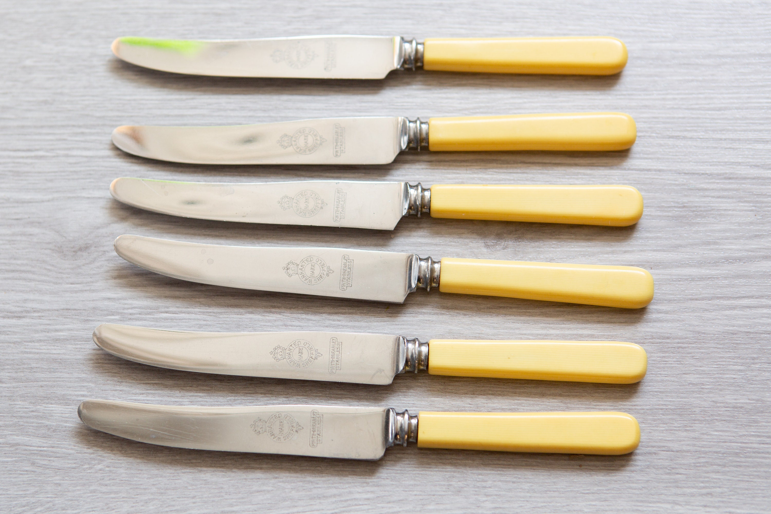 Stainless Steel Blade Knives High Quality Sheffield Knife Set Celluloid  Handles Boxed Set of 6 Excellent Condition 