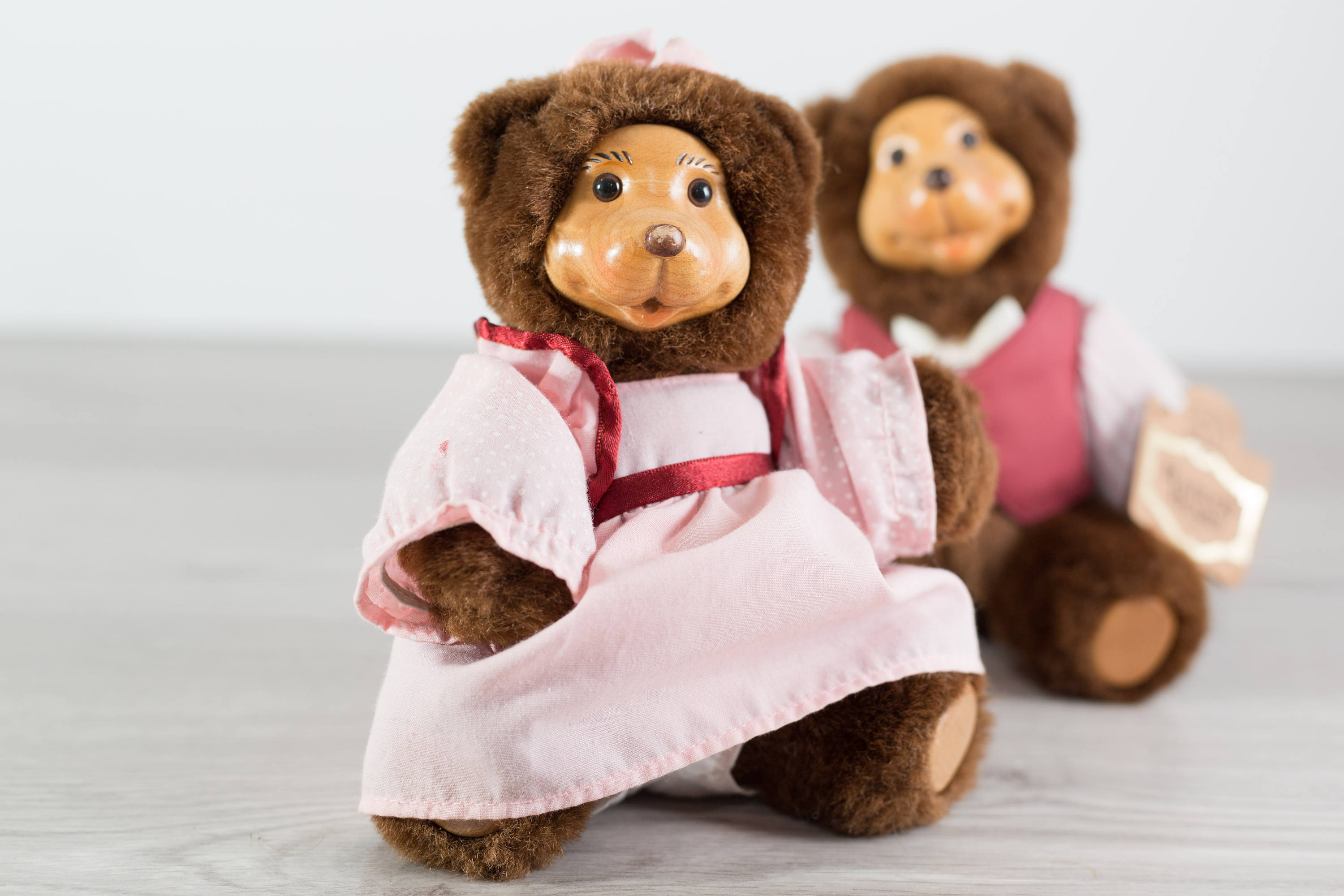 Robert Raikes Bears Dolls / Vintage Teddy Bear Figurines / Brown Bears