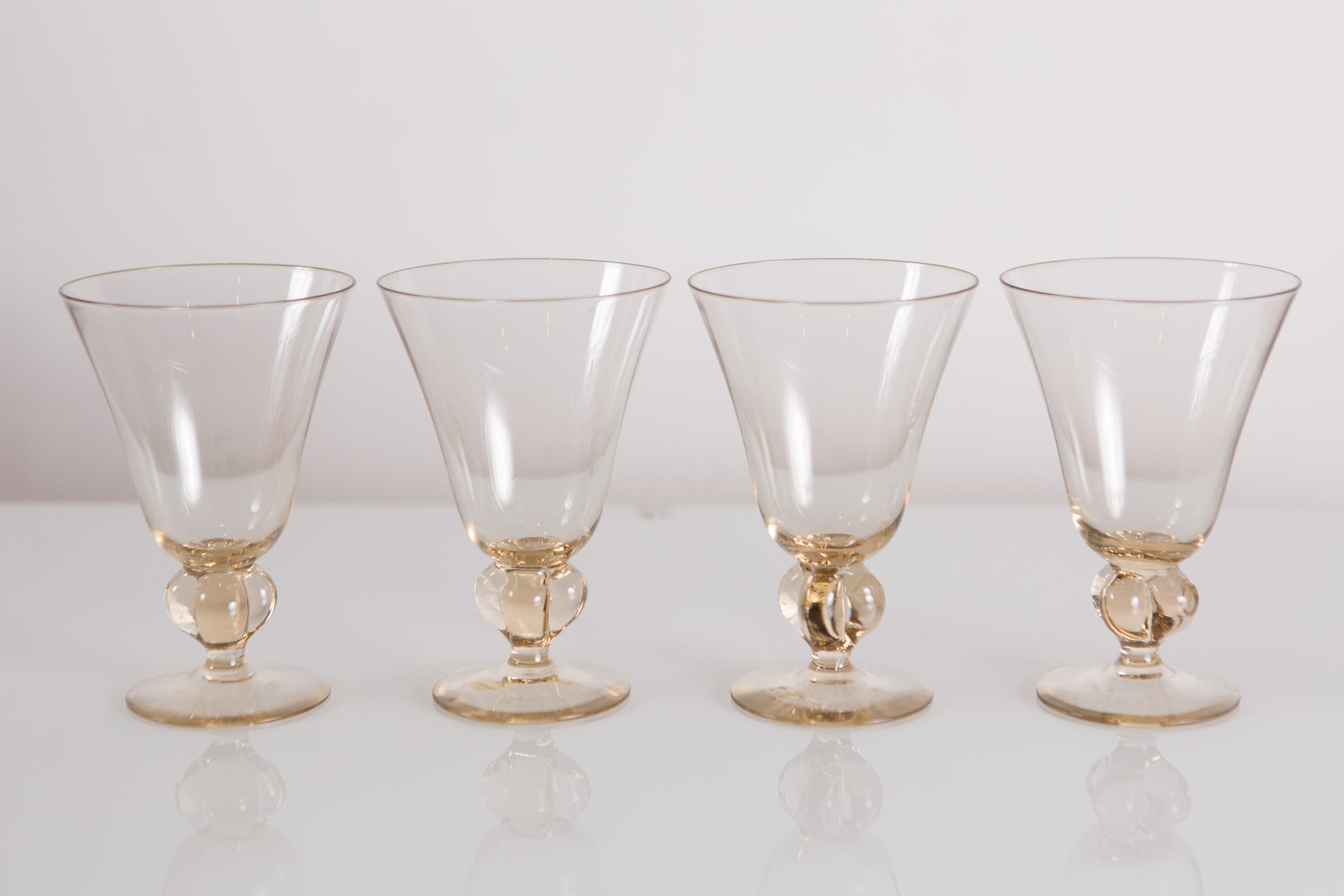 4 Cocktail Glasses Honey Coloured Stemware with Clover Stem 8 ounce