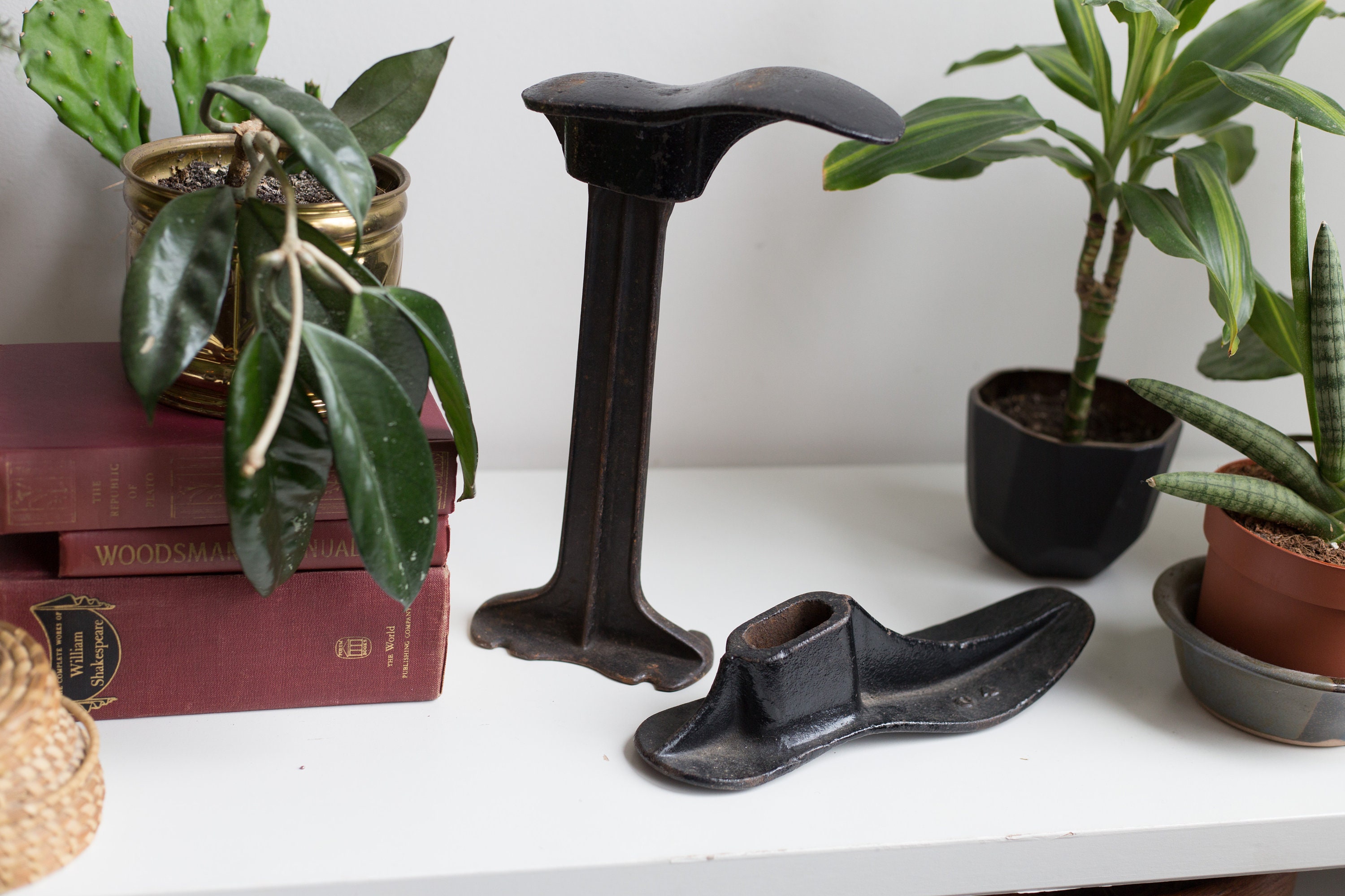 Vintage iron shoe cobbler working form tool Metal Cast Iron