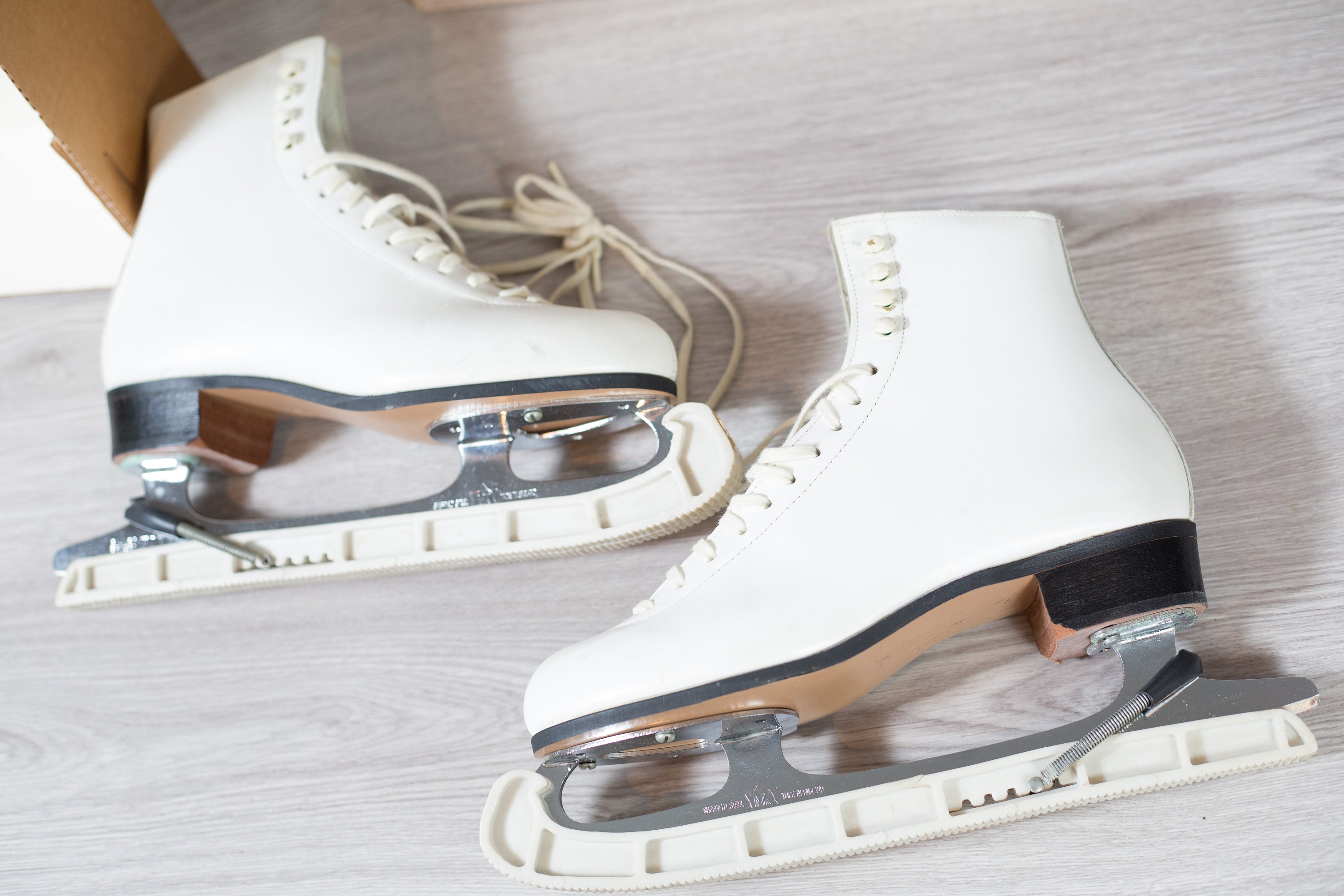 Vintage Figure Skates 6.5 Ladies Women�s White Ice