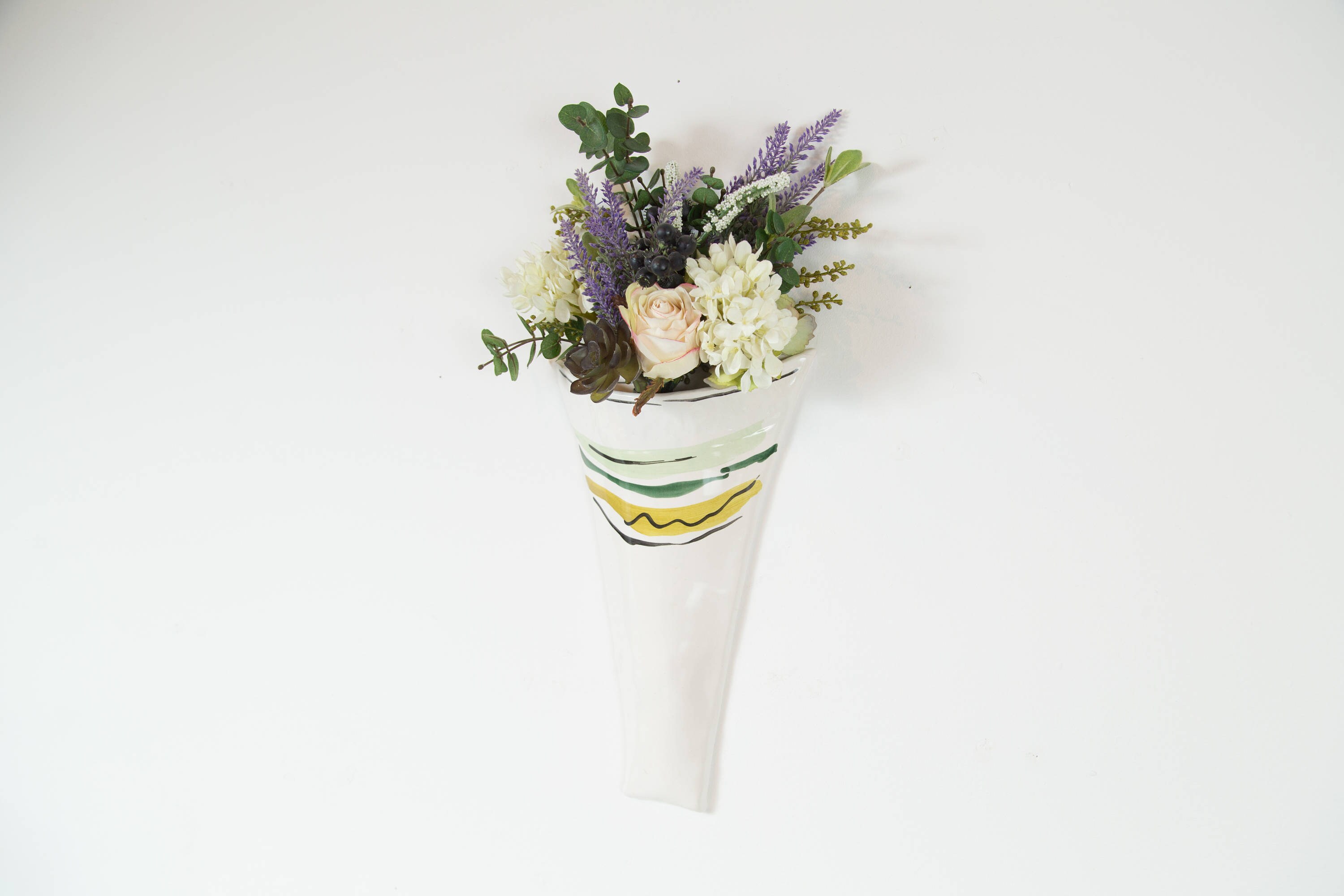 Vintage Ceramic Wall Vase White Ceramic Fluted Flower Vase With