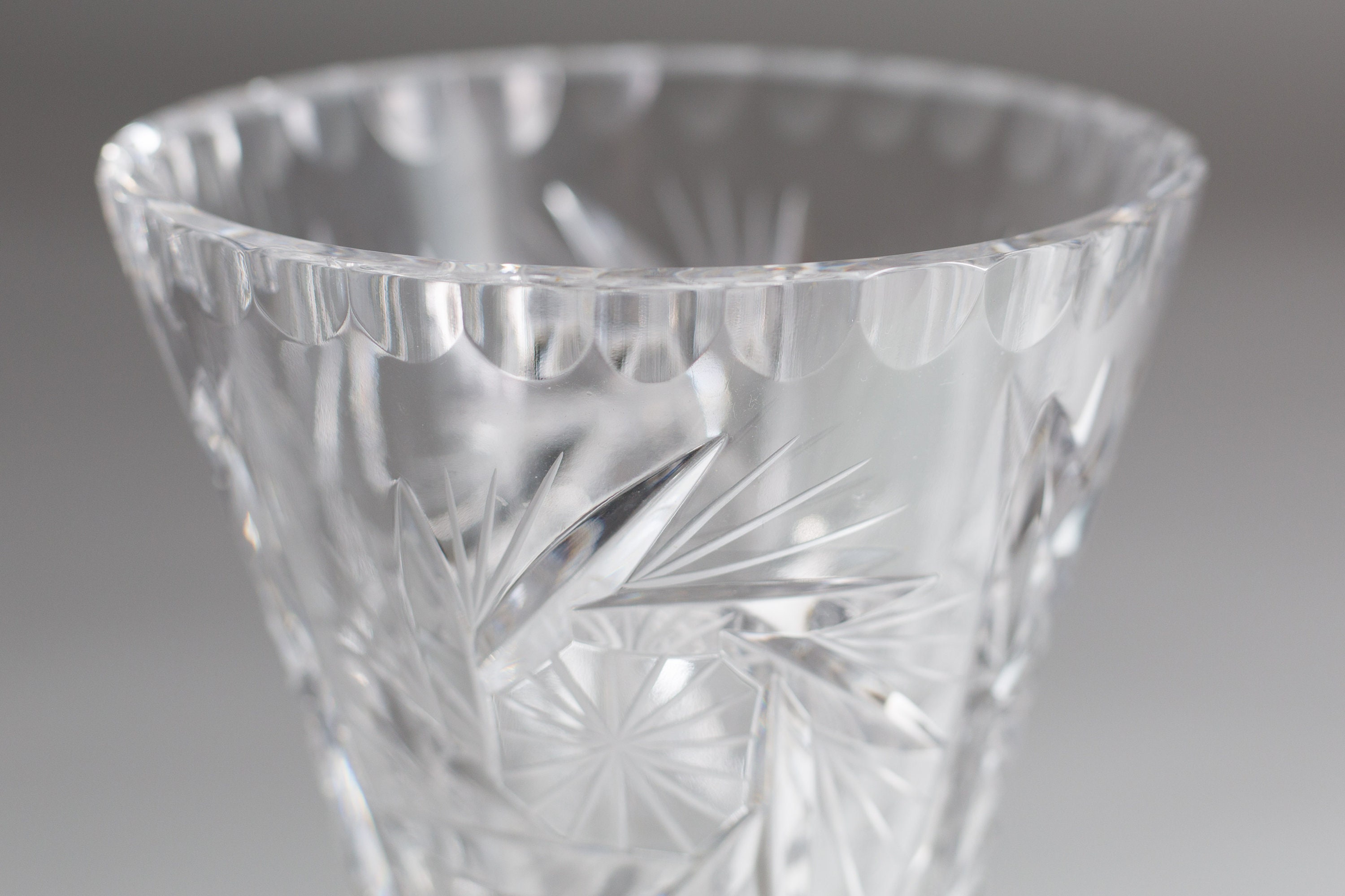 - Crystal Clarity: Small Square Glass Vase For Display