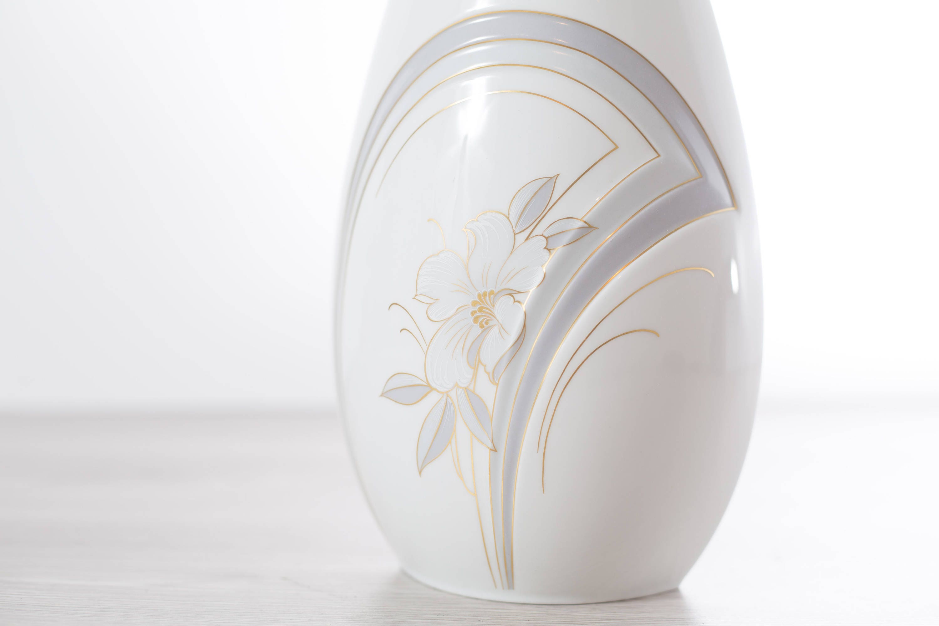 Vintage Kaiser Flower Vase / West Germany White Floral Vase / 1980's Vase