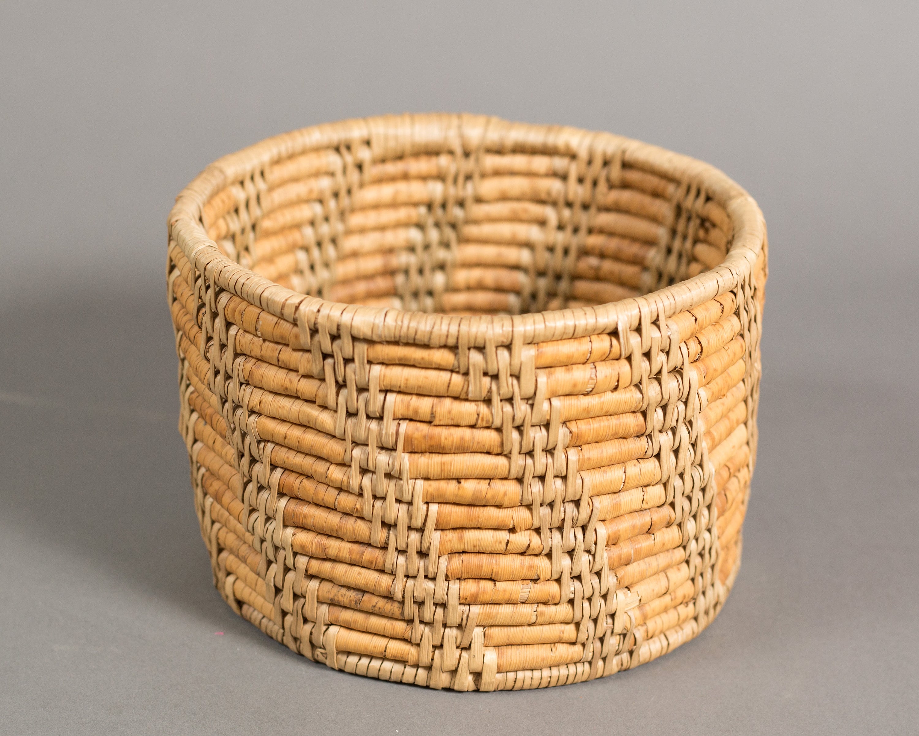 Woven Wicker Baskets Vintage Straw Basket Hand Woven Rustic Primitive Boho Decor Mid Century