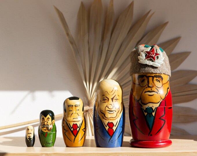 Russian Nesting Doll Set - 5 Matryoshka Babushka Wood Hand Painted Figurines, Soviet USSR