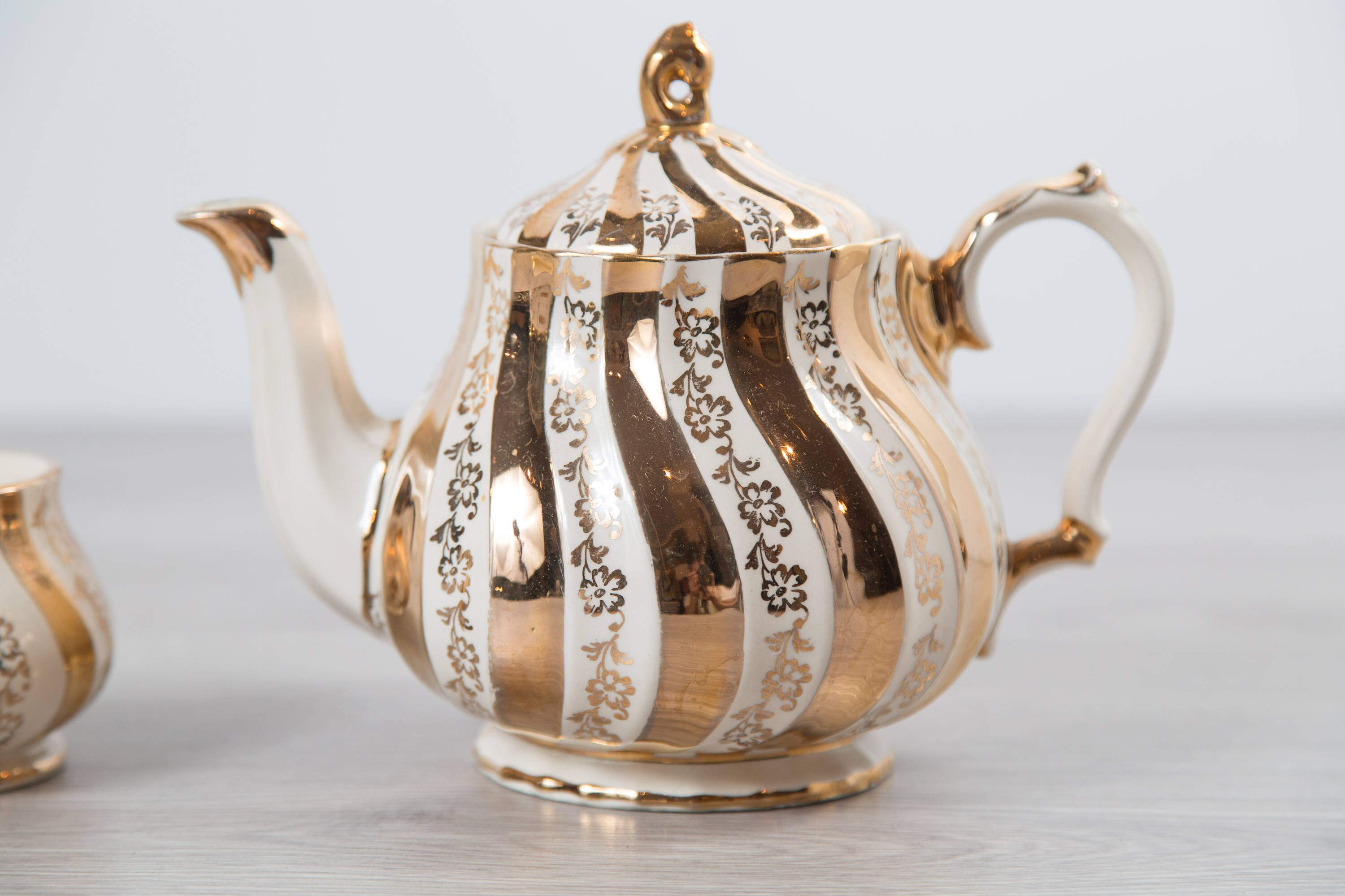 Vintage GoldTeapot 4cup Sadler England 70's Stripes Flower Teapot