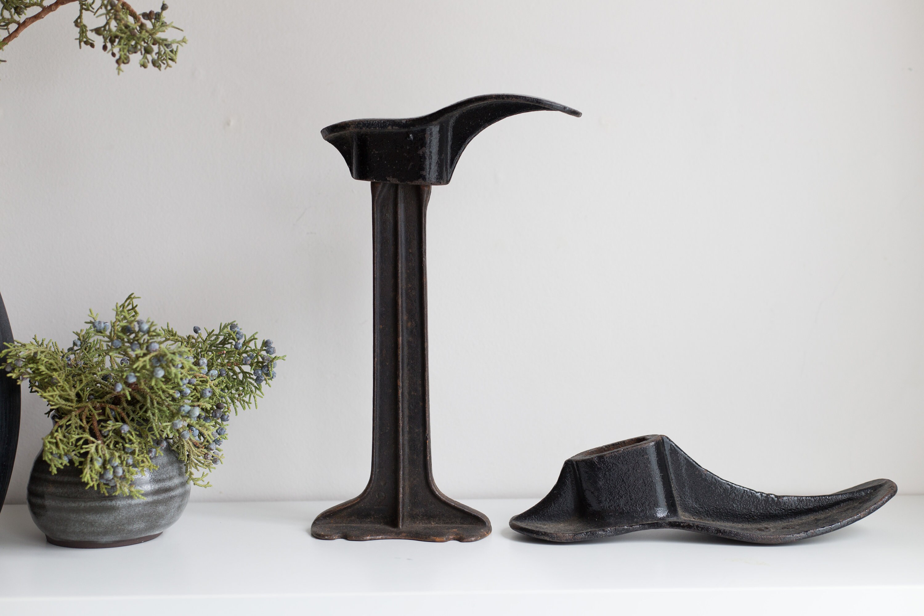 Vintage iron shoe cobbler working form tool Metal Cast Iron