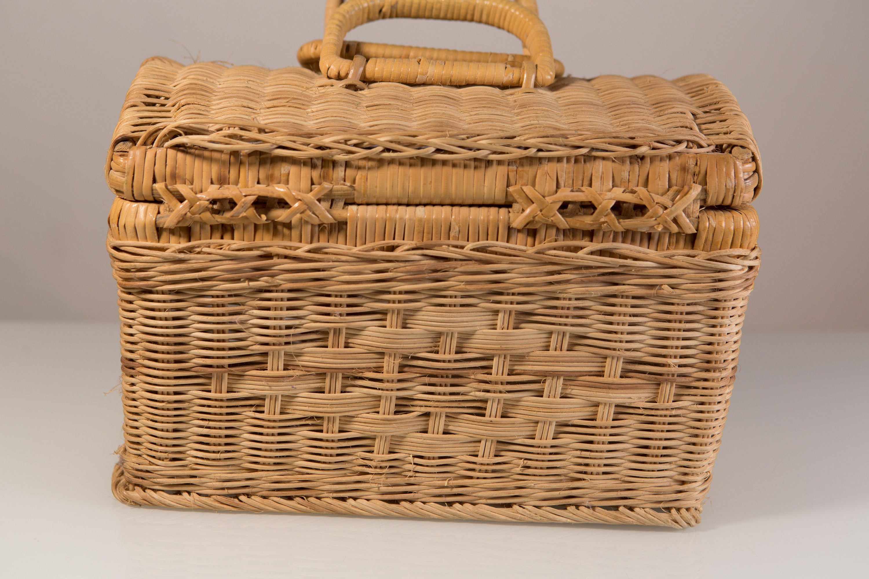 Vintage Rattan Wicker Picnic Basket Light Brown Woven Square Storage