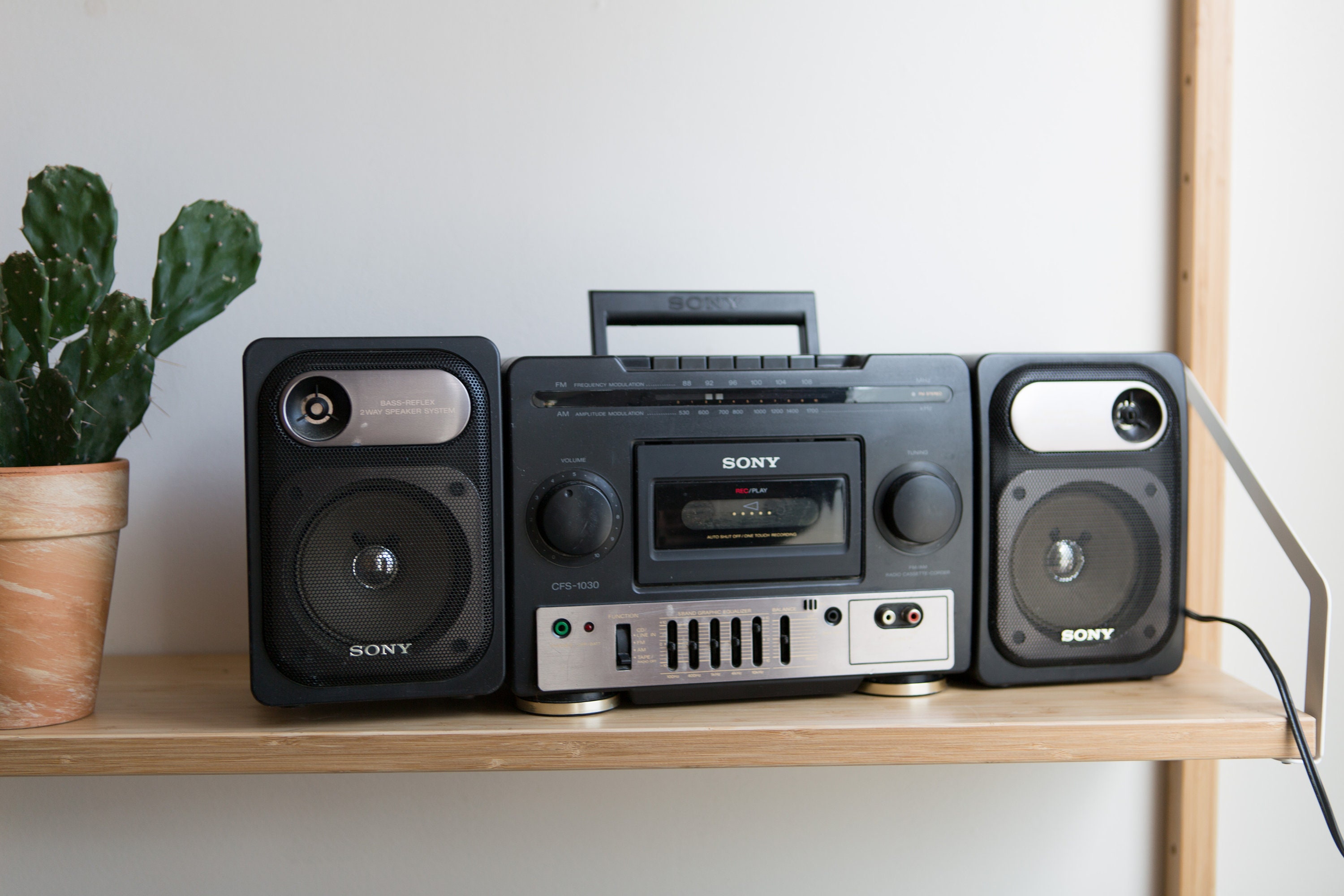 SONY AM- FM RADIO/ CD PLAYER/ CASSETTE WITH ACOUSTIC EXPANSION SPEAKERS ...