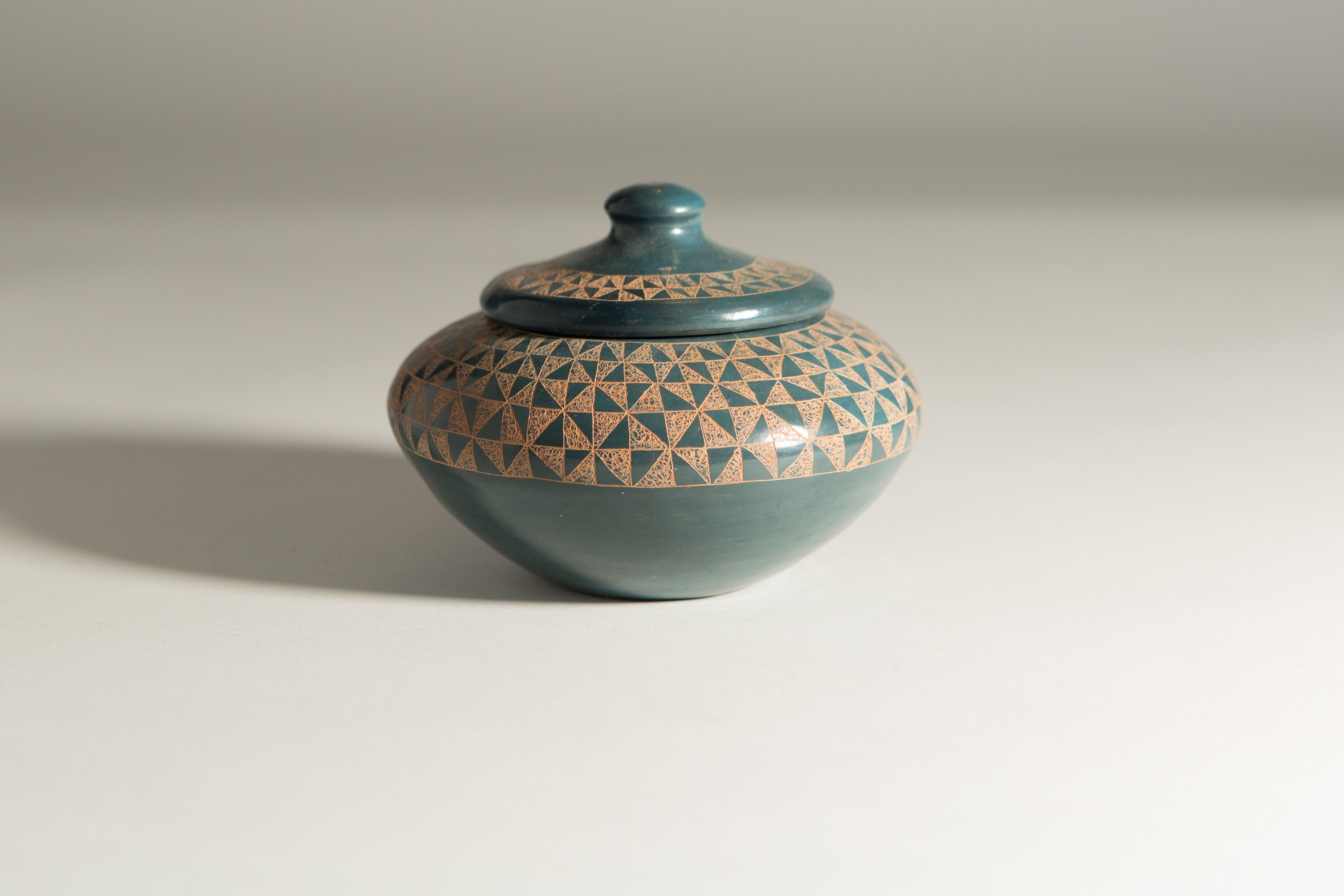 Valentin Lopez Fine Studio Art Pottery Lidded Clay Nicaragua. Dish