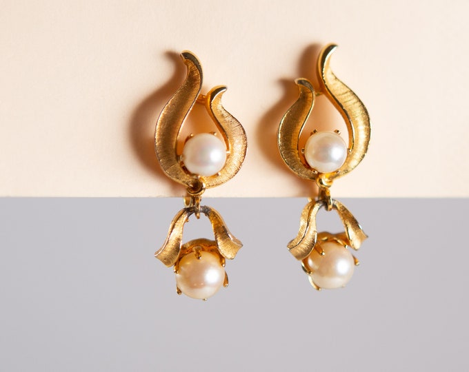 Earrings and Brooch Set - 80's / 90's Vintage Gold Tone Lisner Earrings - Clip on Costume Jewelry with Faux Pearls