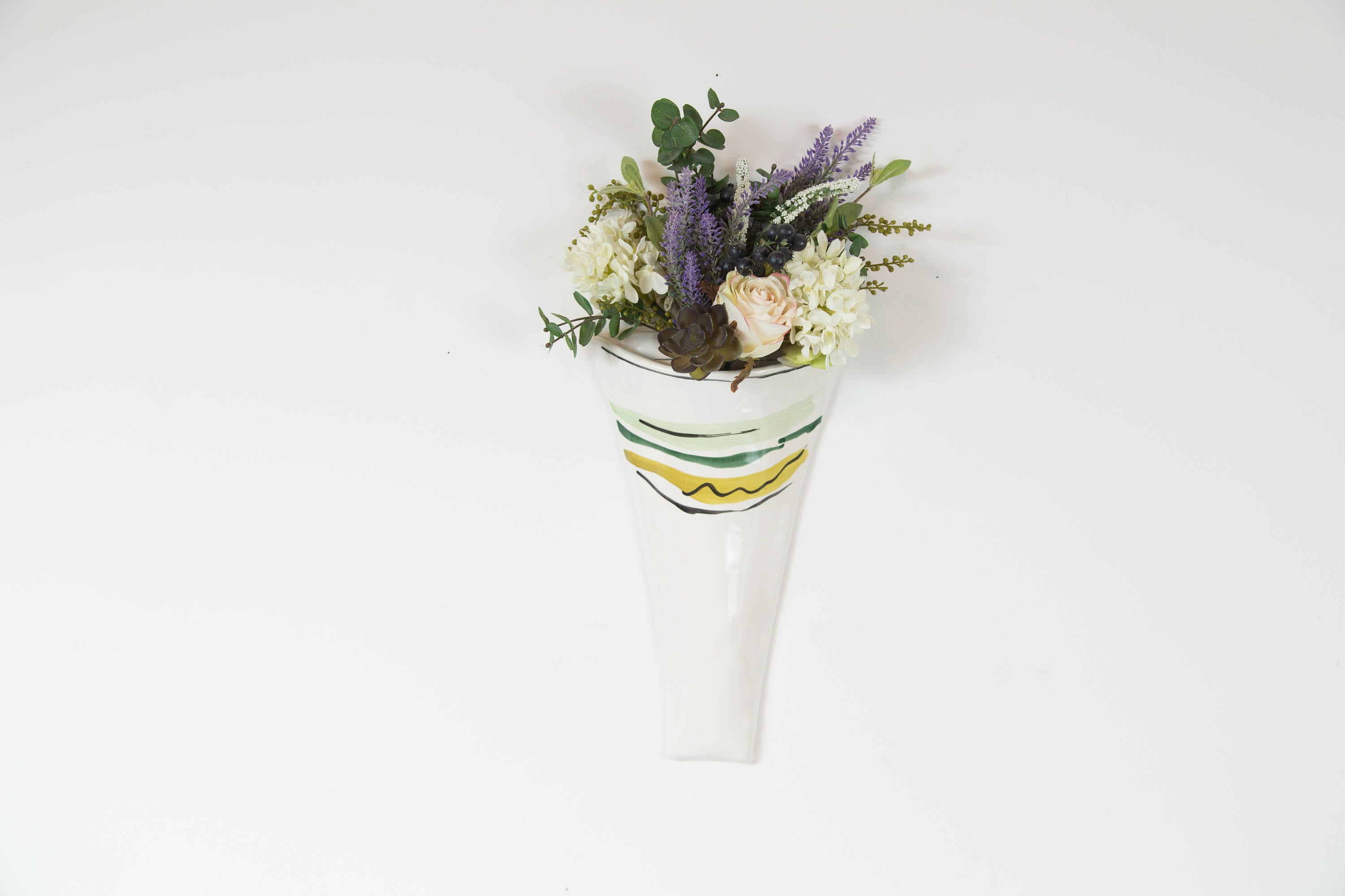 Vintage Ceramic Wall Vase White Ceramic Fluted Flower Vase With