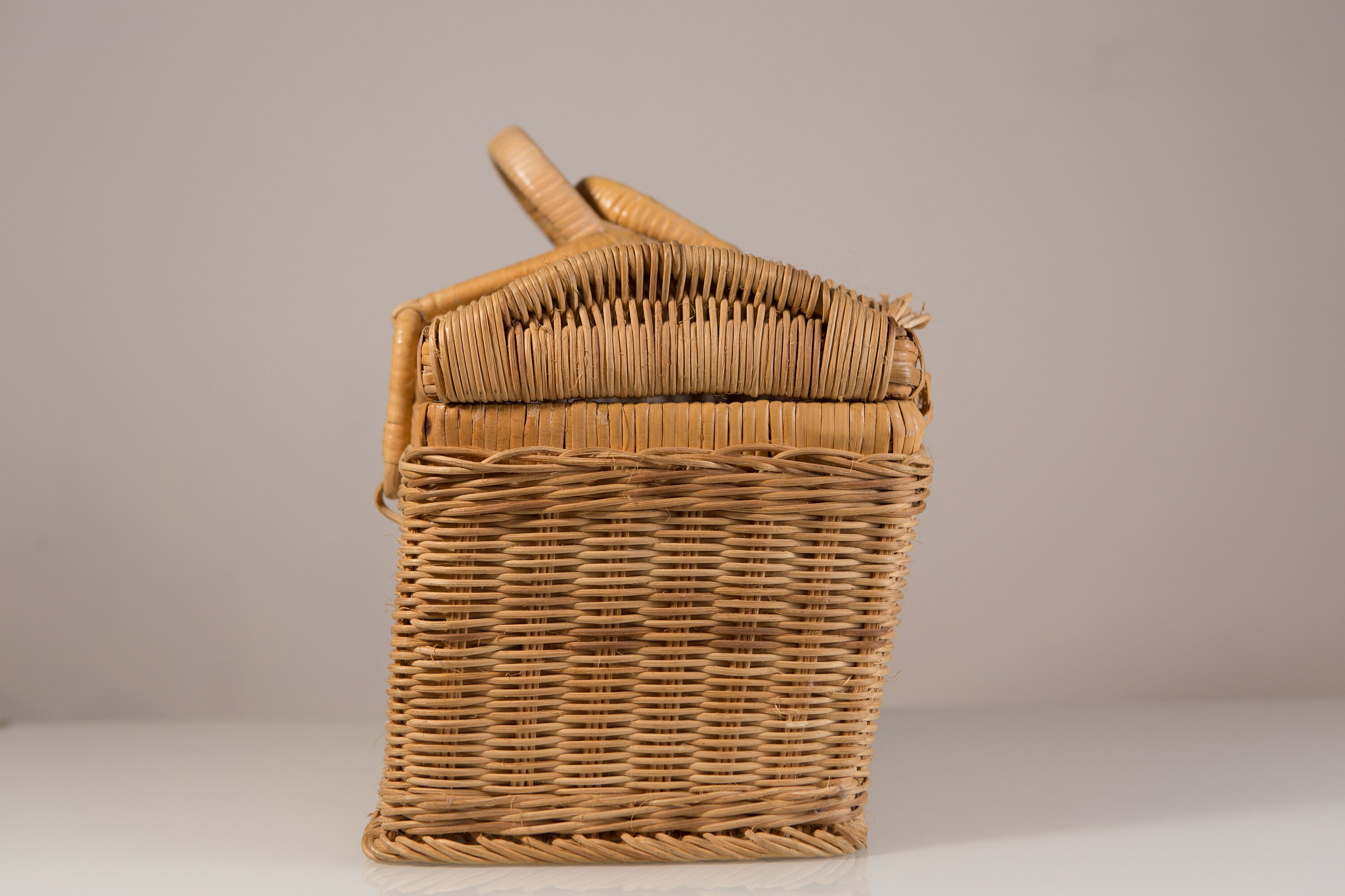 Vintage Rattan Wicker Picnic Basket Light Brown Woven