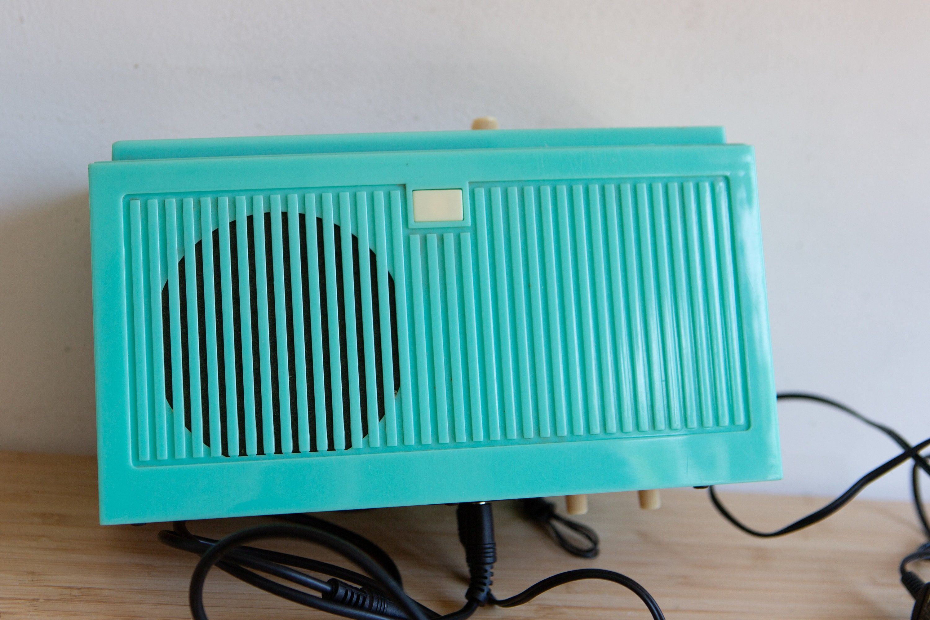 Vintage Crosley Clock Radio Radio Mint Green Retro Bedside Radio CR3004A