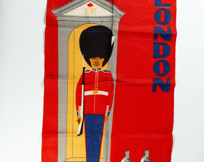 Vintage London Tea Towel - Pure Irish Linen Souvenir Cloth with Queen's Guard at Buckingham Palace, London England