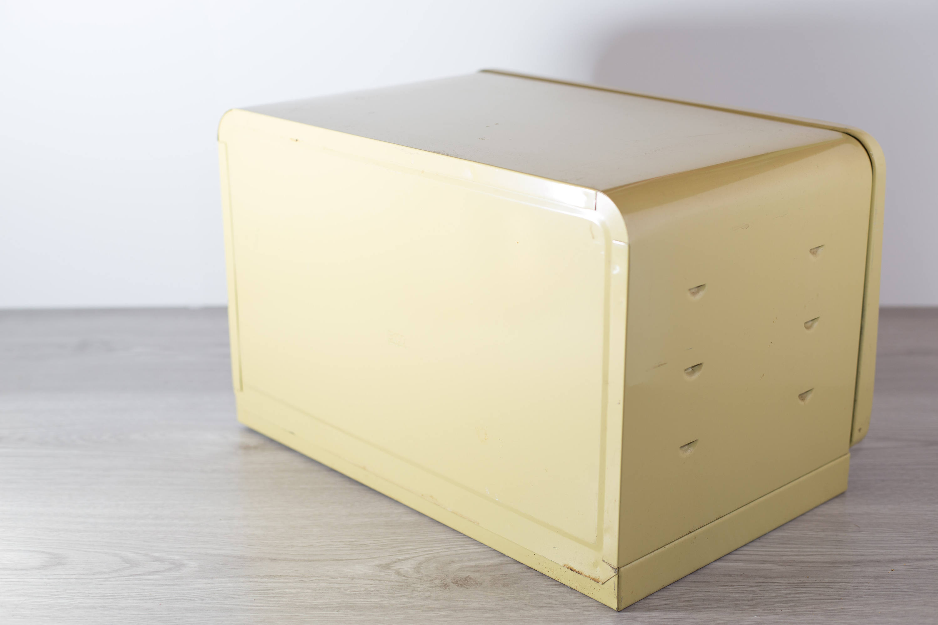 Vintage Bread Box / 70's Pale Yellow Kitchen Storage with