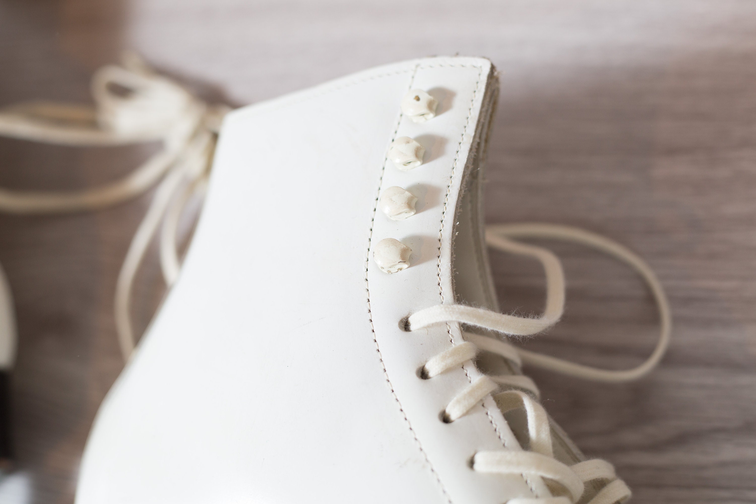 Vintage Figure Skates 6.5 Ladies Women's White Ice Skates Ridell