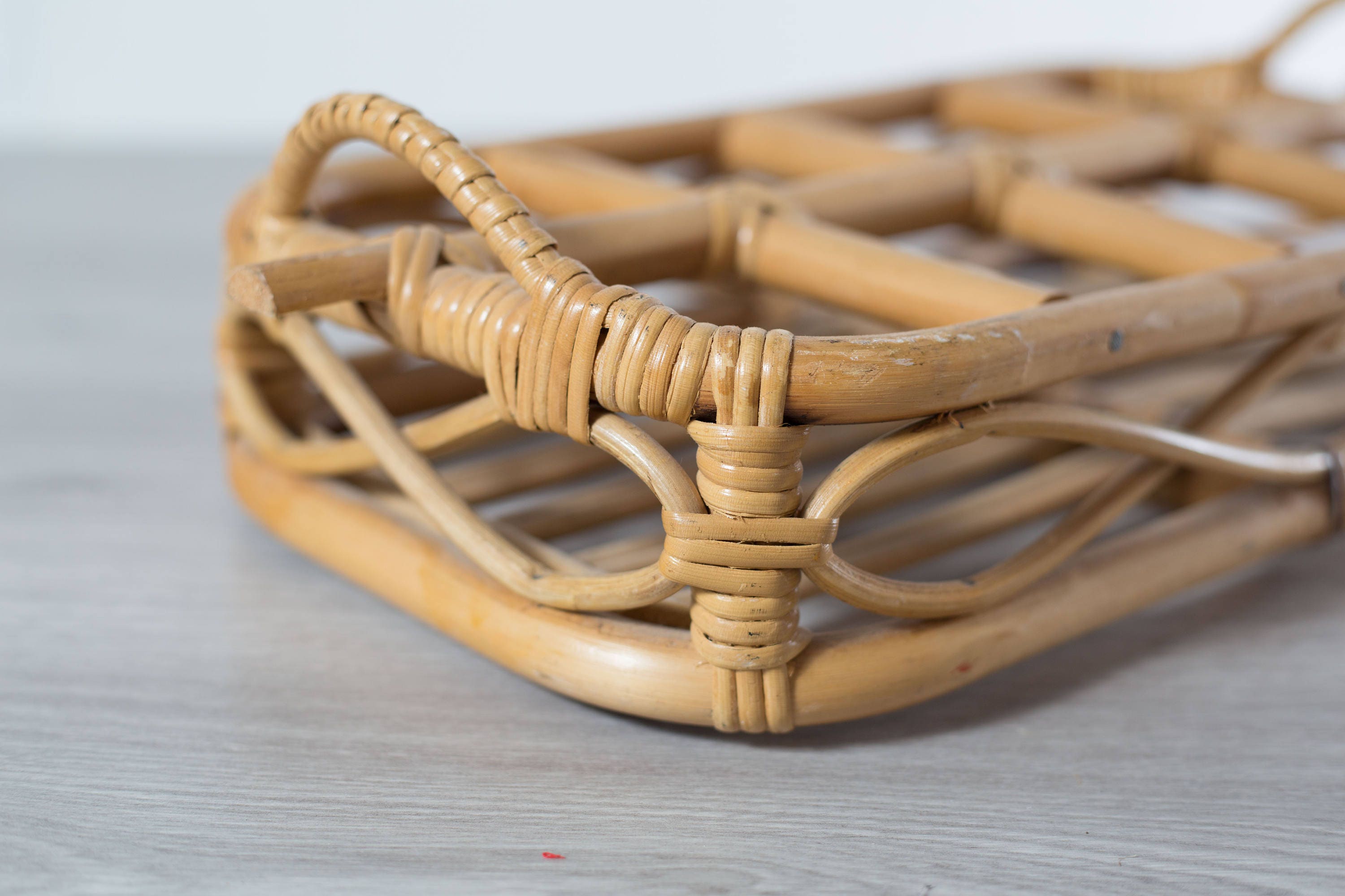 Vintage Rattan Wicker Divided Cup Holder with Handles Holds 8 cups