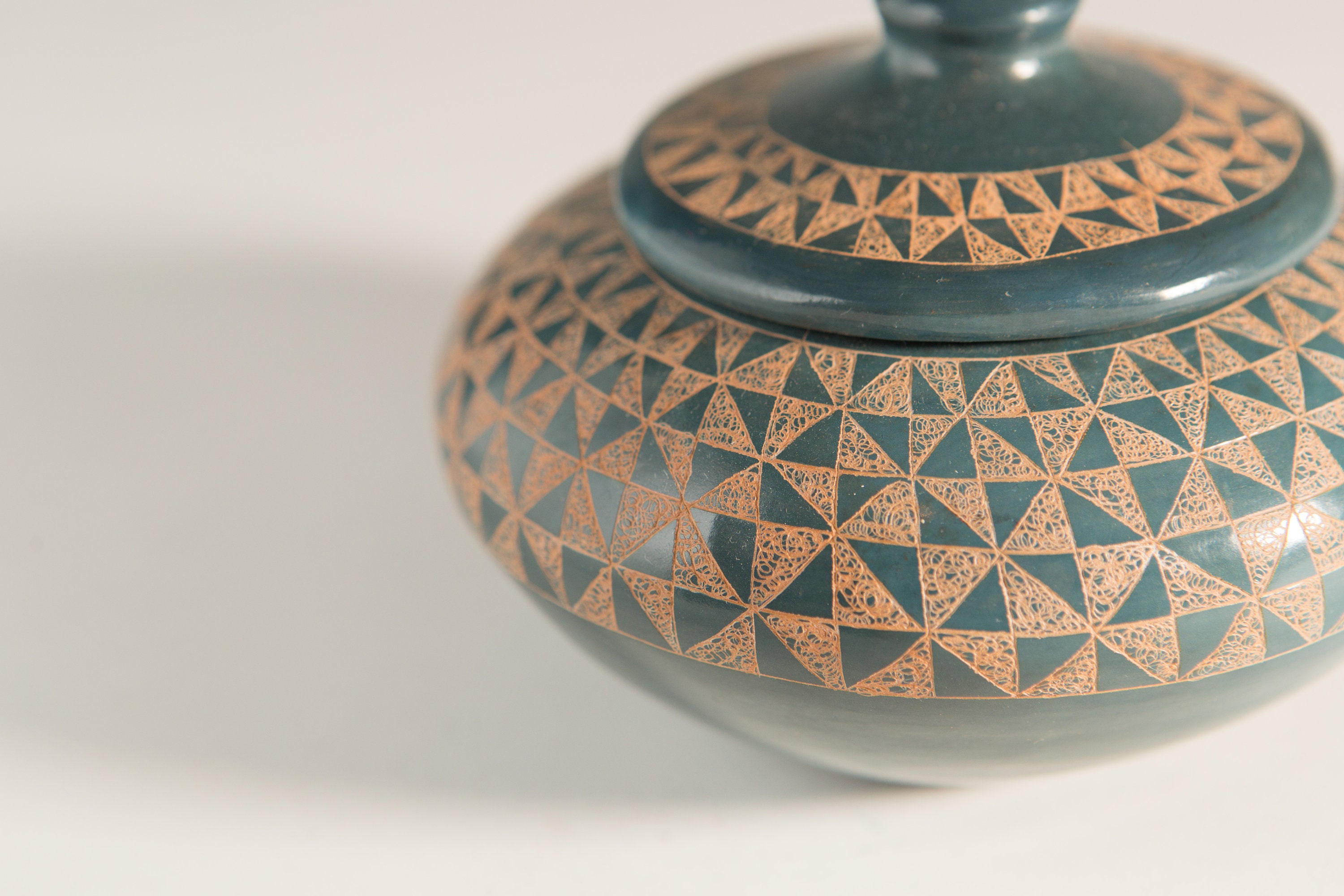 Valentin Lopez Fine Studio Art Pottery Lidded Clay Nicaragua. Dish