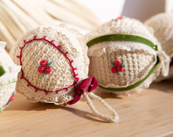5 Vintage Christmas Tree Ornaments - Cottagecore Christmas - Festival Holiday Handmade Knit Balls