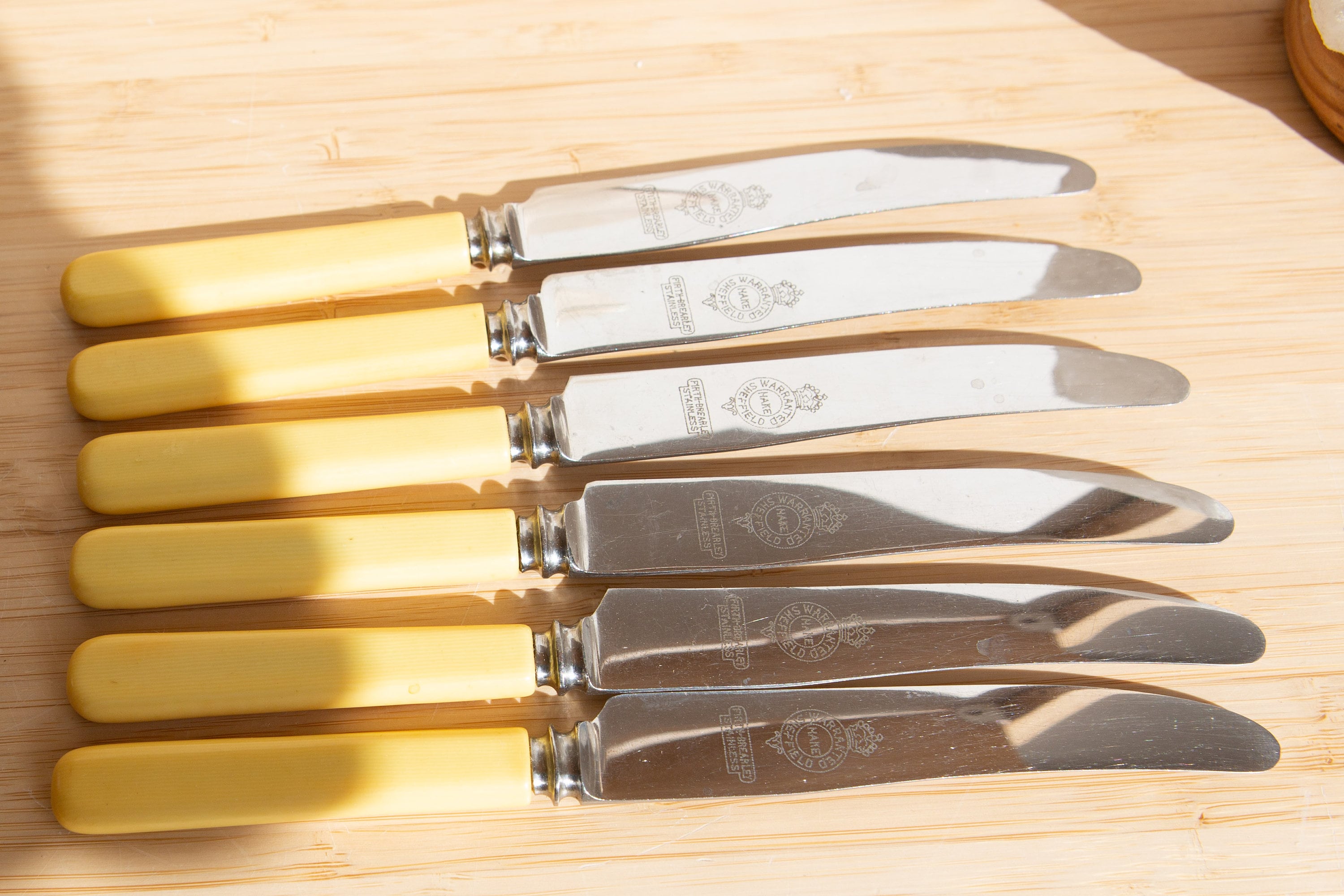 Stainless Steel Blade Knives High Quality Sheffield Knife Set Celluloid  Handles Boxed Set of 6 Excellent Condition 