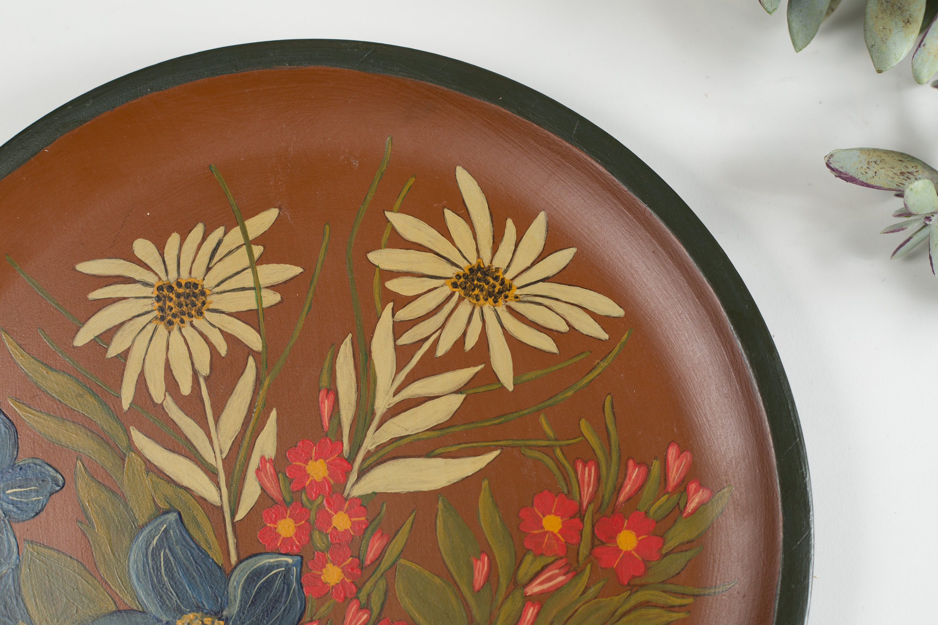 Decorative Wall Plate Hand Painted Wood Plate with Floral Pattern