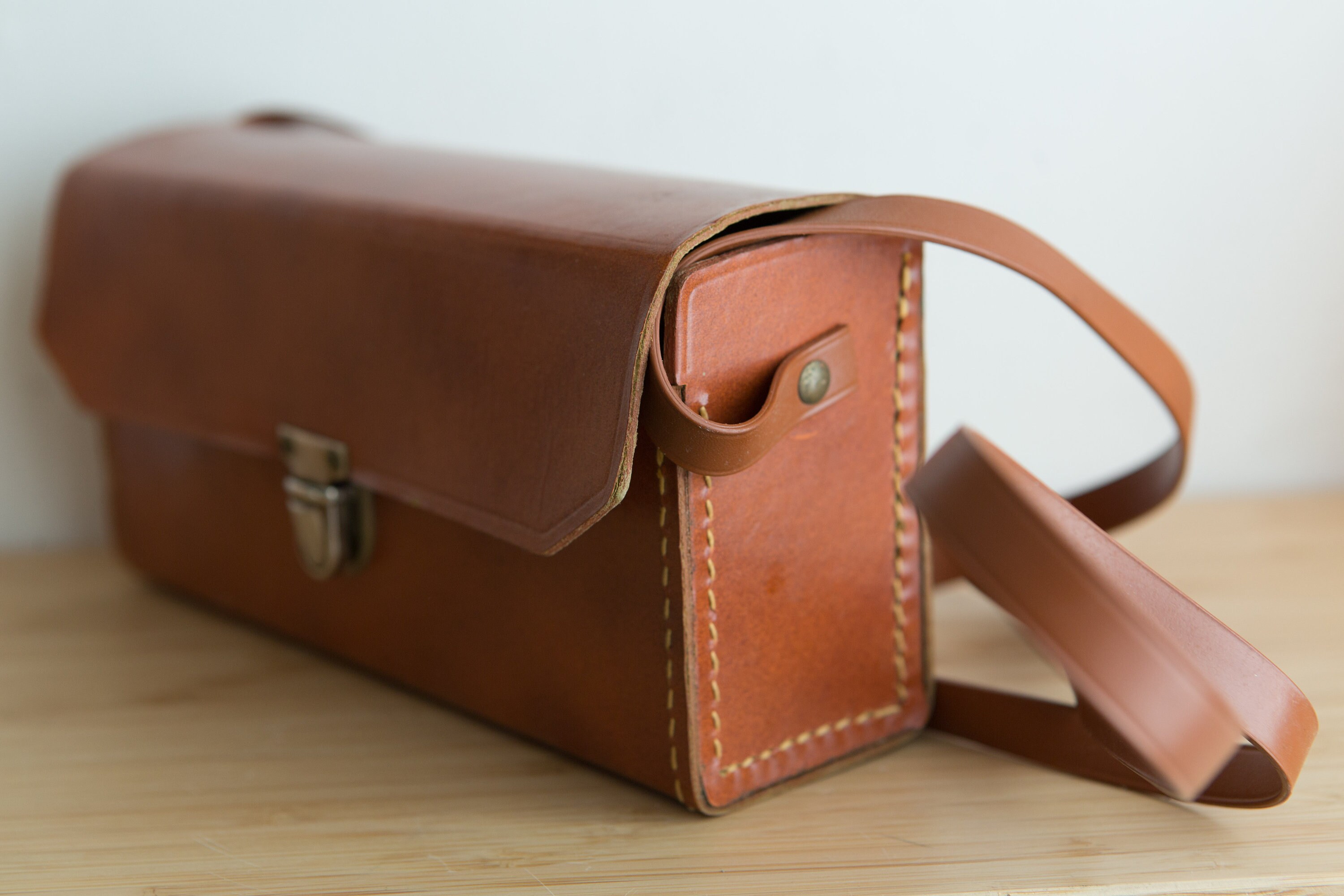 Vintage Camera Bag Tan Brown Faux Leather Carrying Case / Purse with