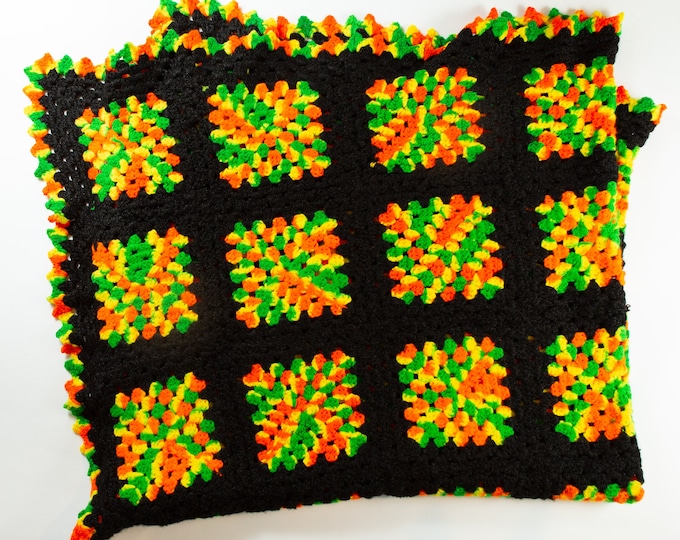 70's Style Knitted Throw - Vintage Crochet Rosette Granny Square Afghan Polyester Checkered Blanket - Nursery room Blanket