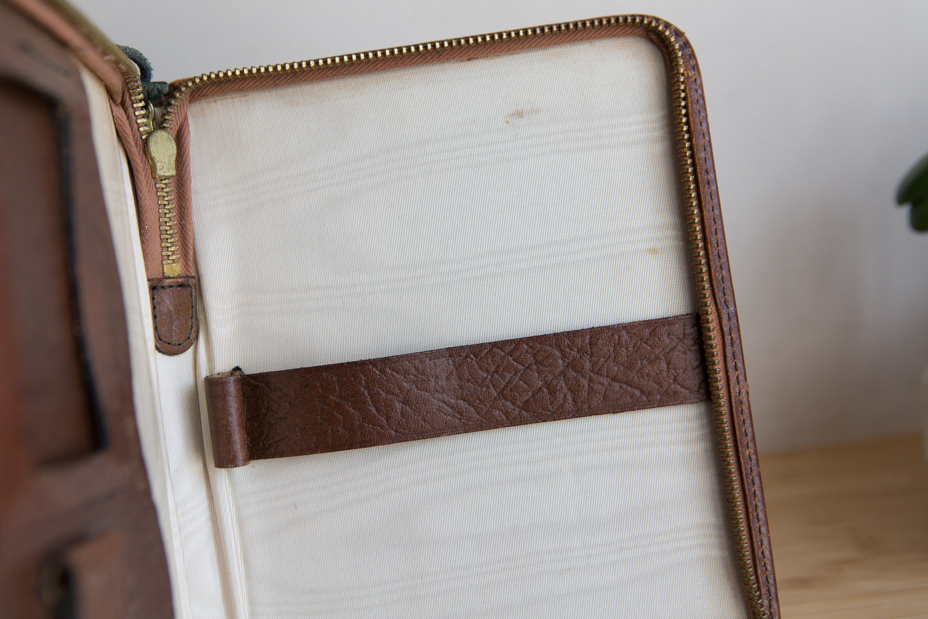 Leather Personal Organizer Leather Booklet Holder Sleeve for Office Documents or Journal