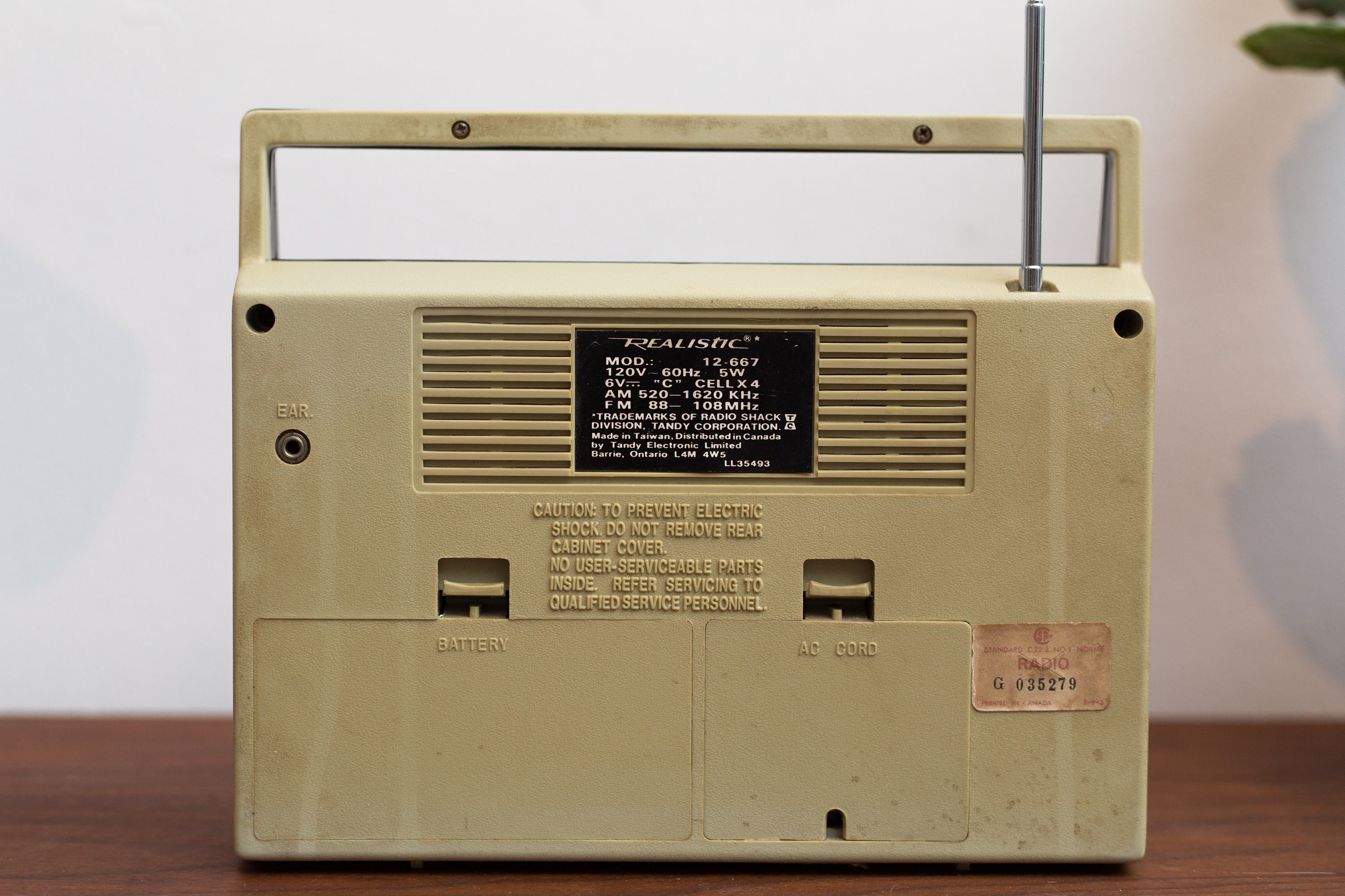 Vintage Portable Radio Radio Shack Realistic AM/FM Battery Operated