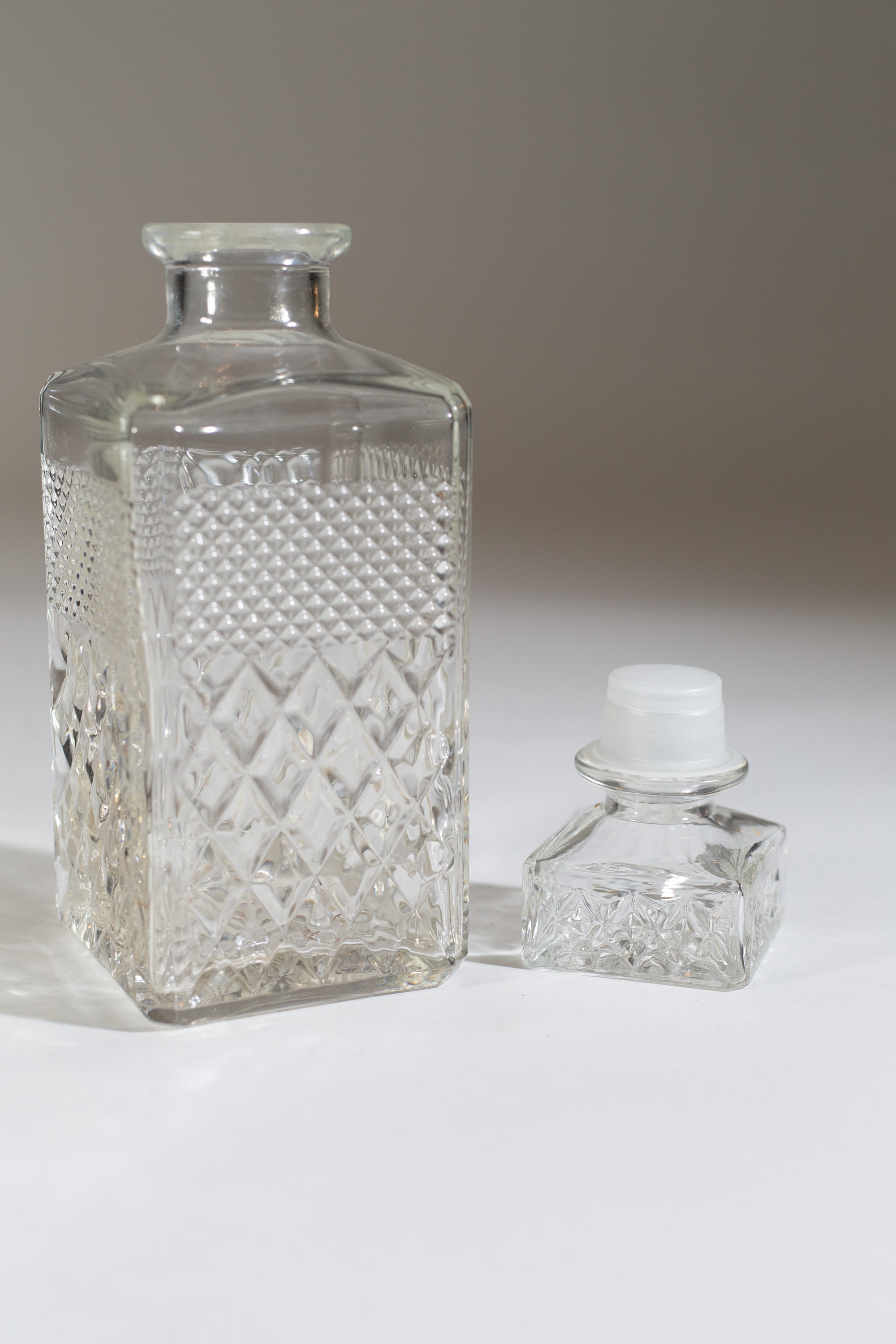 Vintage Liquor Decanter Diamond Cut Whiskey Glass Bottle with Stopper