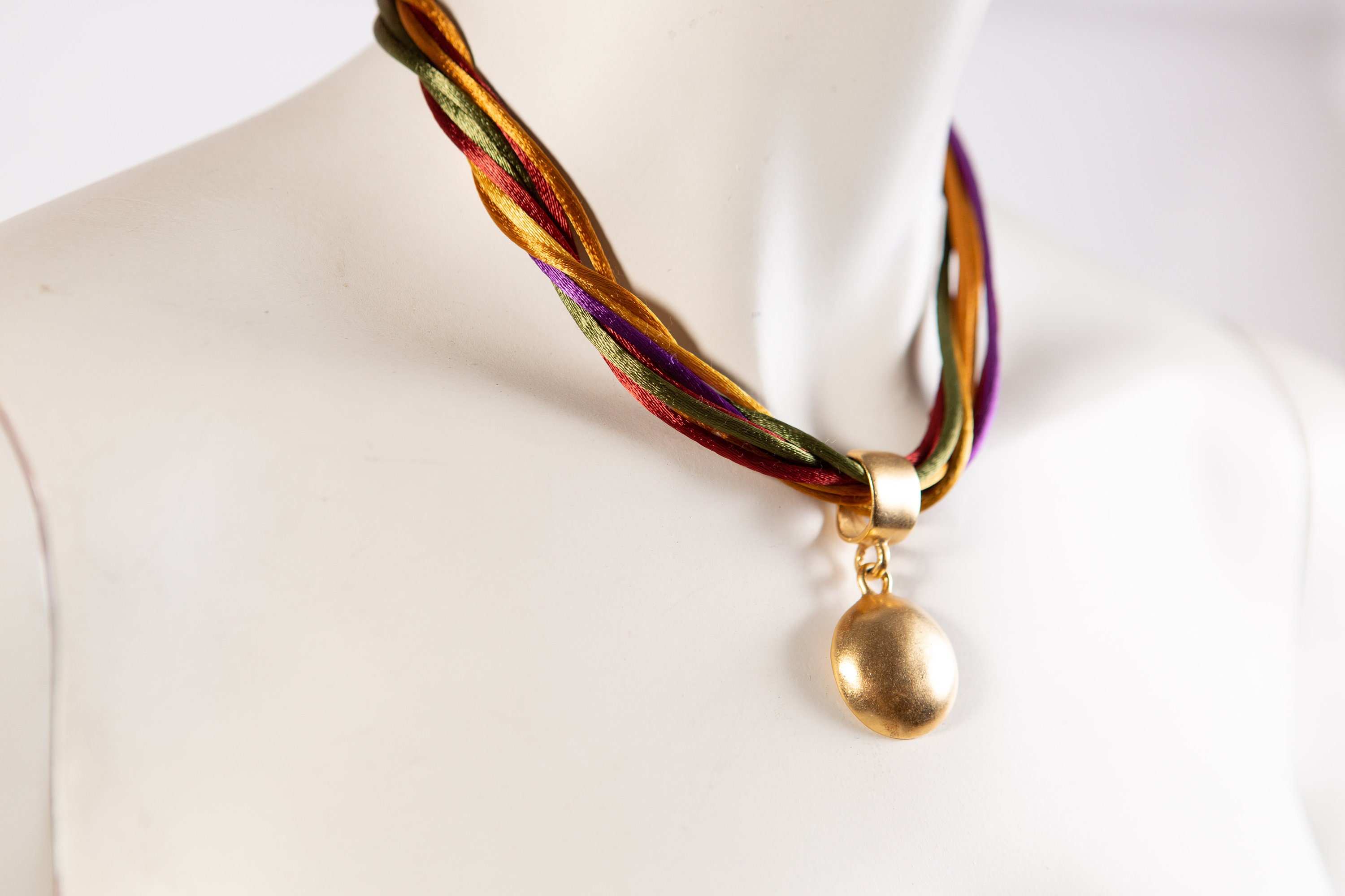 Vintage String Necklace wit Gold Tone Pendant Retro Costume Jewelry