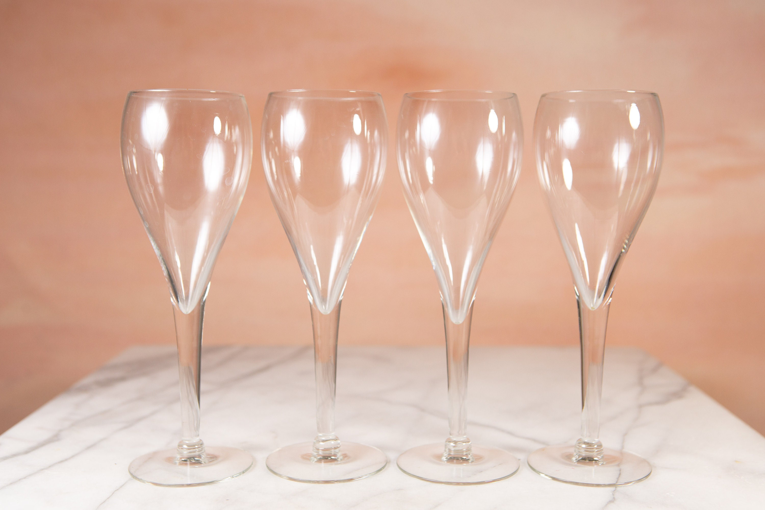 4 Vintage Wine Glasses with Teardrop Shape