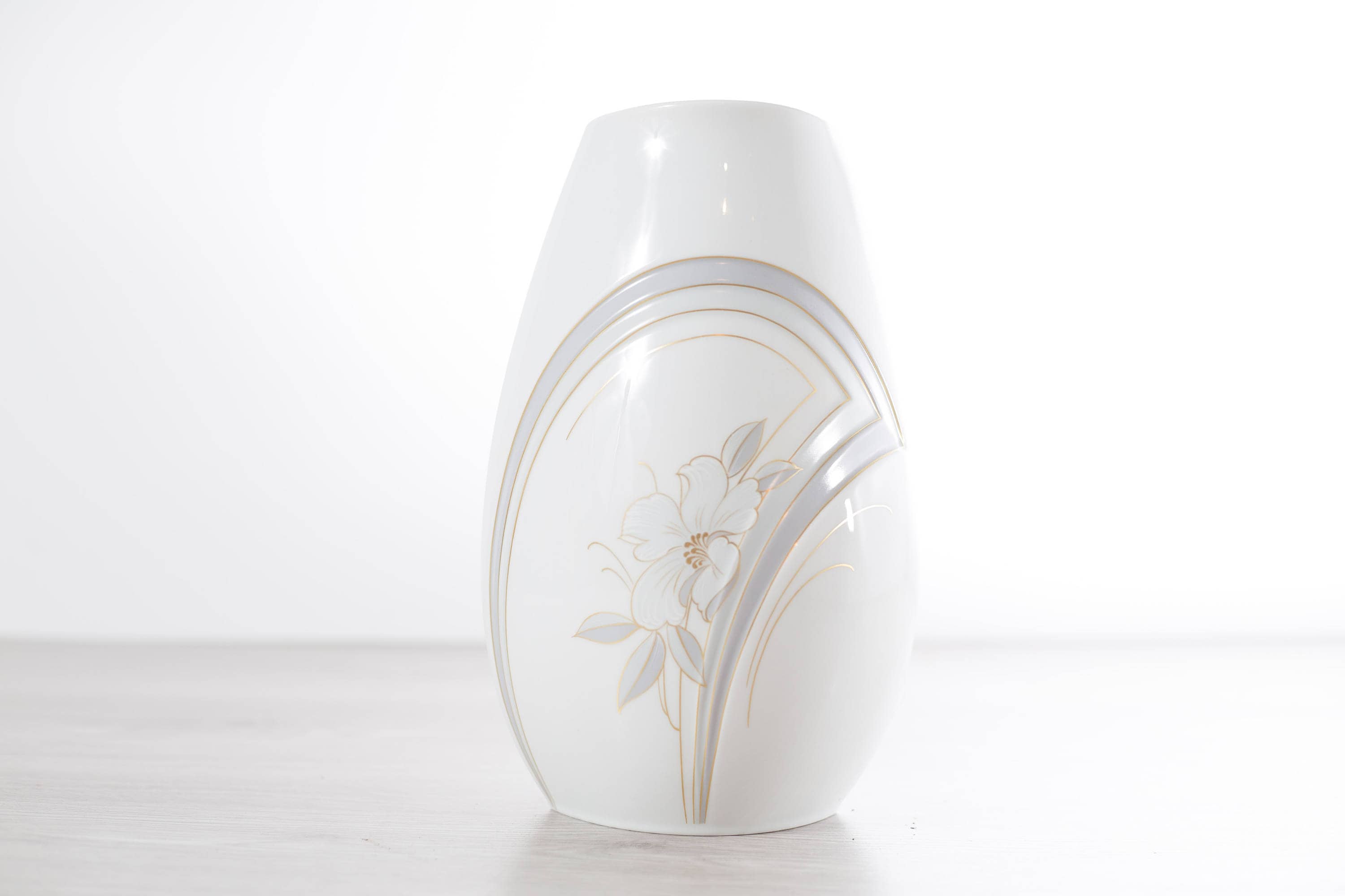 Vintage Kaiser Flower Vase / West Germany White Floral Vase / 1980's Vase