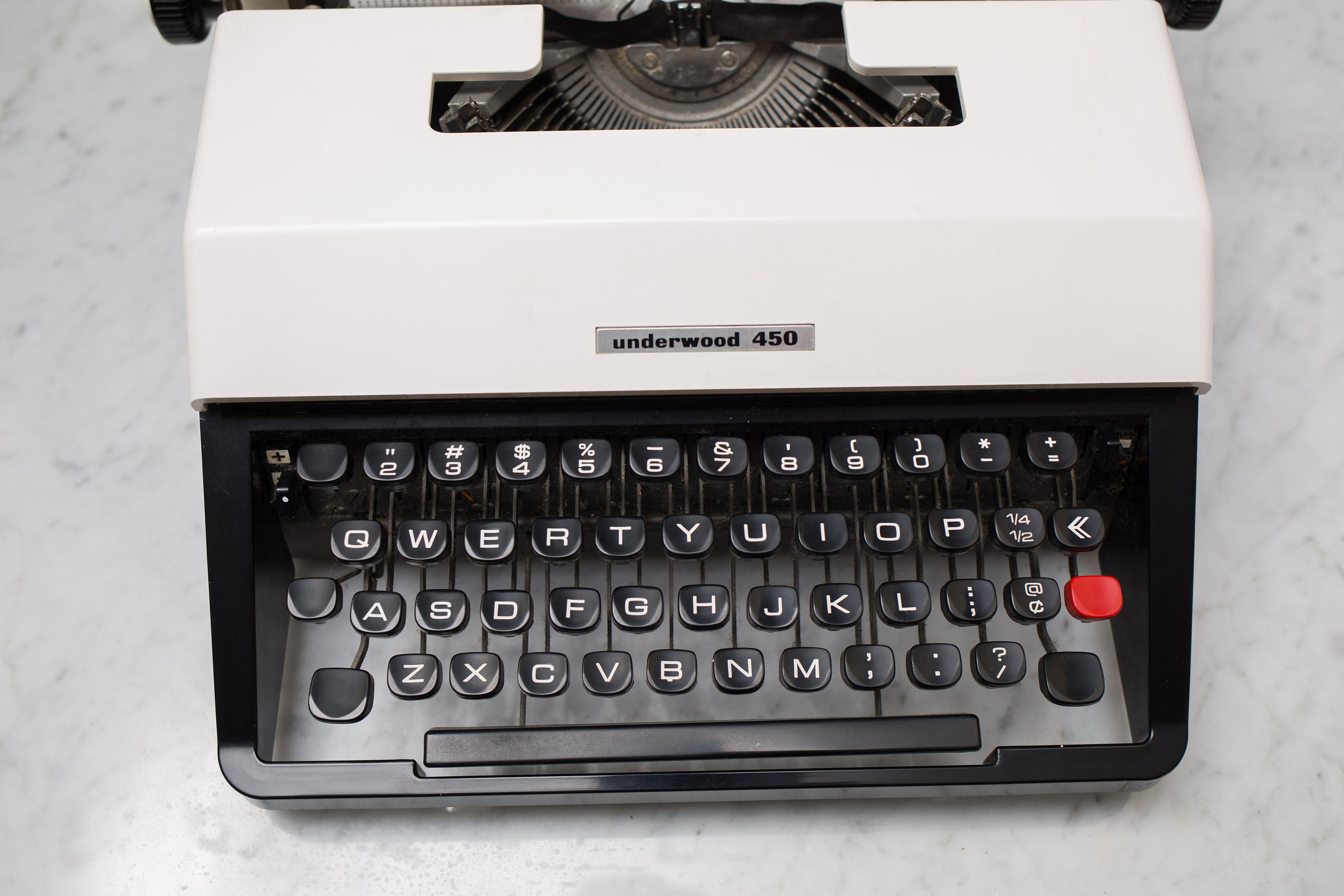 Underwood 450 Typewriter Vintage WORKING White and Black Portable