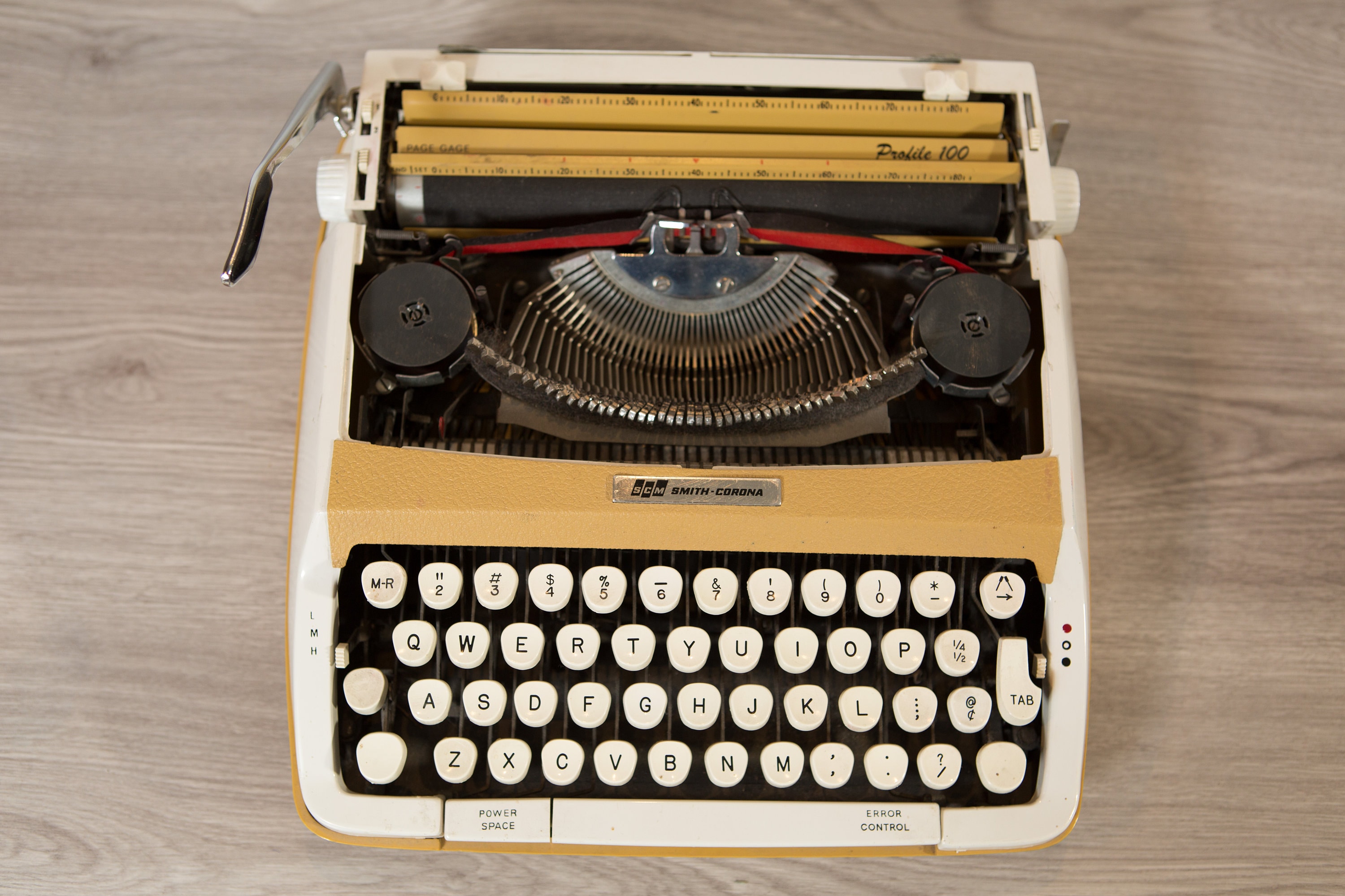 Smith Corona Typewriter Vintage WORKING Pale Yellow Portable Profile