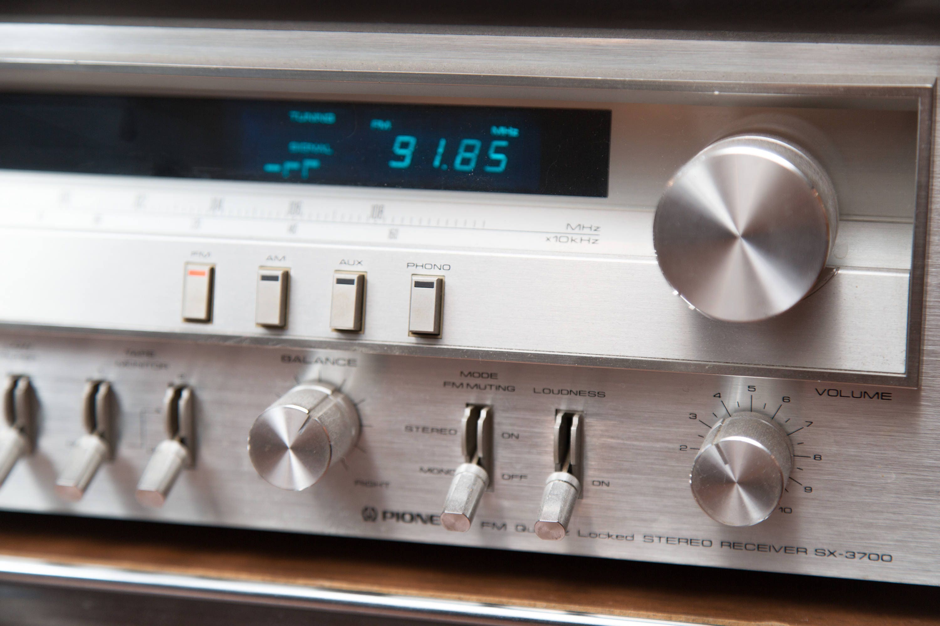 Pioneer Turntable System / Vintage Record Player with Stereo Receiver