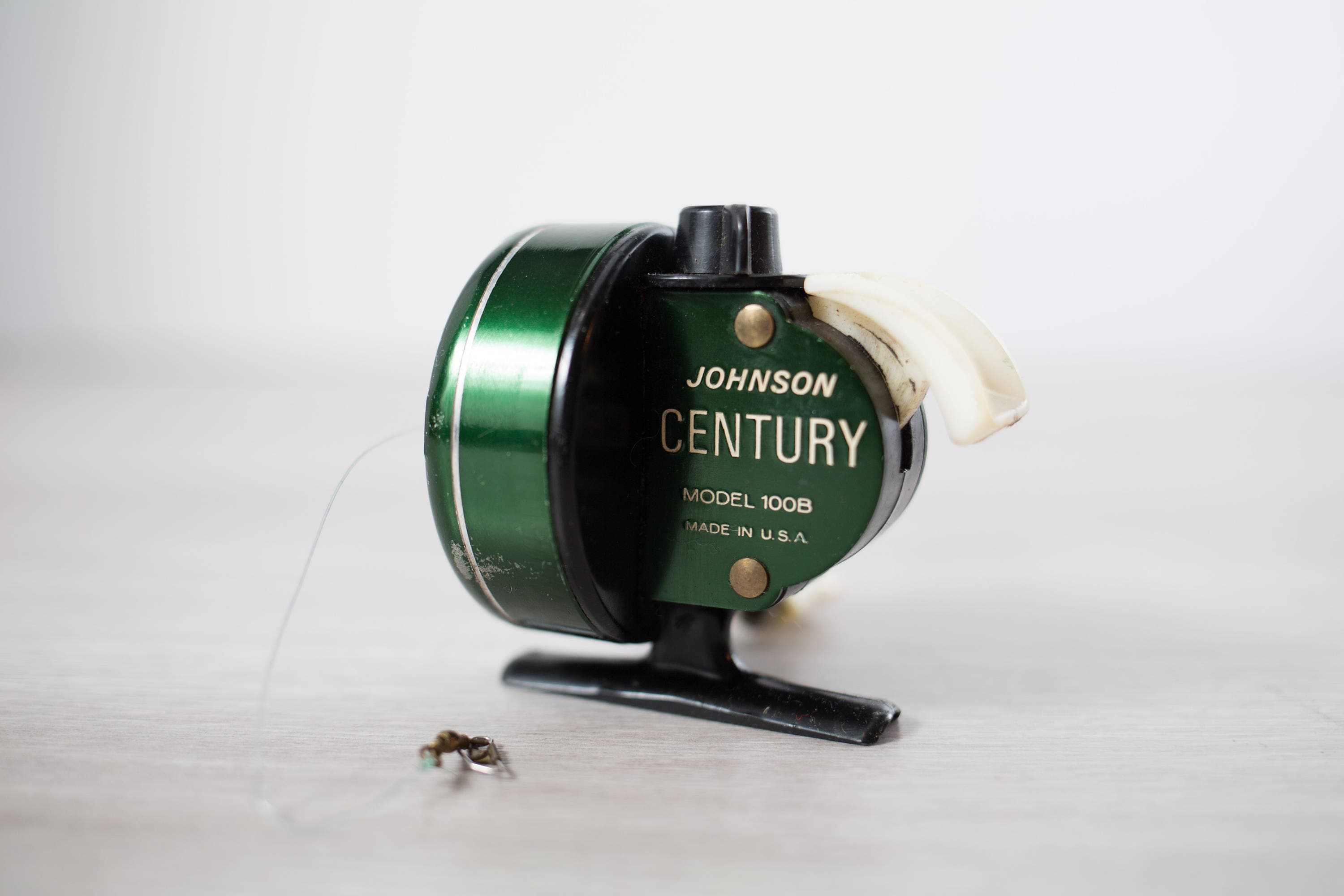 Vintage Fishing Reel / Green Johnson Century Model 100B Made in U.S.A