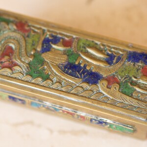 vintage Asian Brass Pill Box - Petite bague de décor de vanité / boîte à bijoux