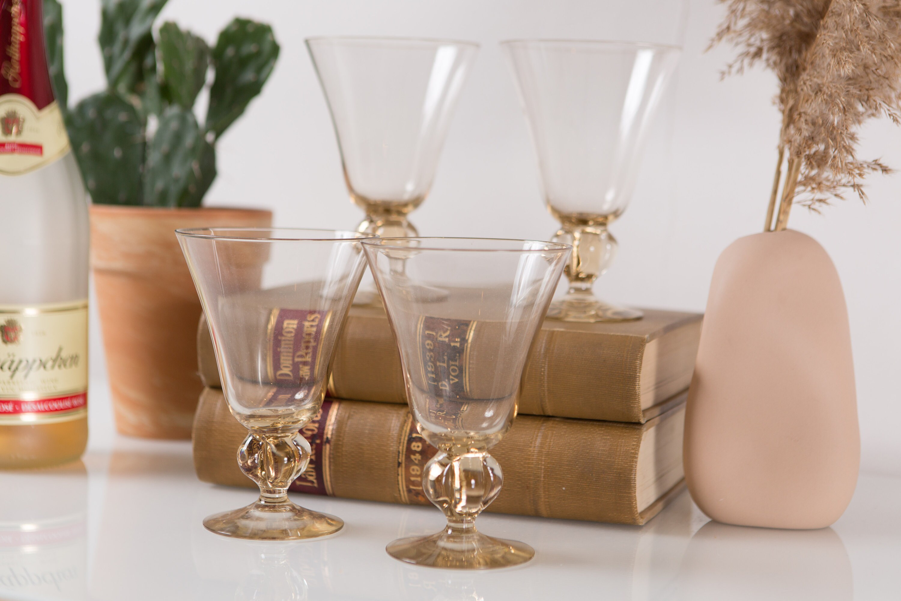 4 Cocktail Glasses Honey Coloured Stemware with Clover Stem 8 ounce