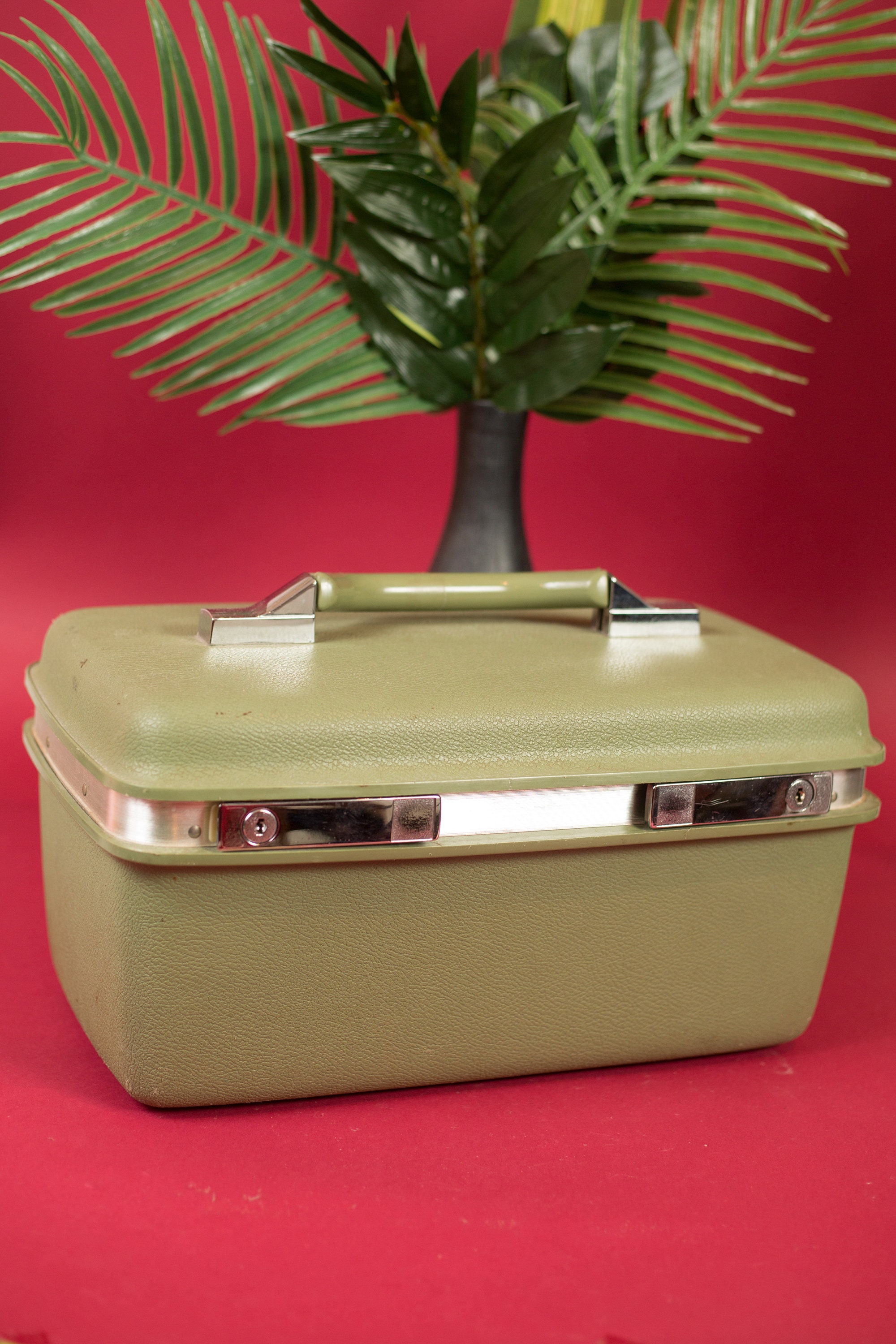 Vintage Makeup Case 70's Boho Suitcase Carrying Hand Luggage for Home