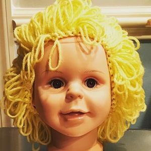 Gyllene lockig peruk - Olivia Newton Lady Hair ispired - Baby, Småbarn, Barn, Vuxen - Gyllene peruk - Du väljer storlek