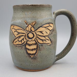 Honey Bee Mug 16 oz - Beekeeper Gift Nature Mug - Queen Bee Nature Lover Gift Wheel Thrown Mug Rain