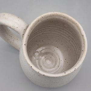 Honey Bee Mug 16 oz - Beekeeper Gift Nature Mug - Queen Bee Nature Lover Gift Wheel Thrown Mug zdjęcie 14