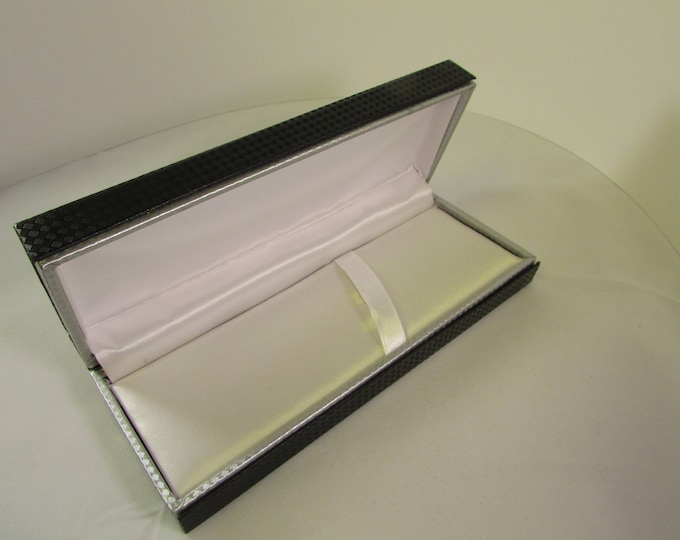 Carbon Pen Box. Two-Tone carbon fiber pattern material (Fits pens up to 3/4" diameter)